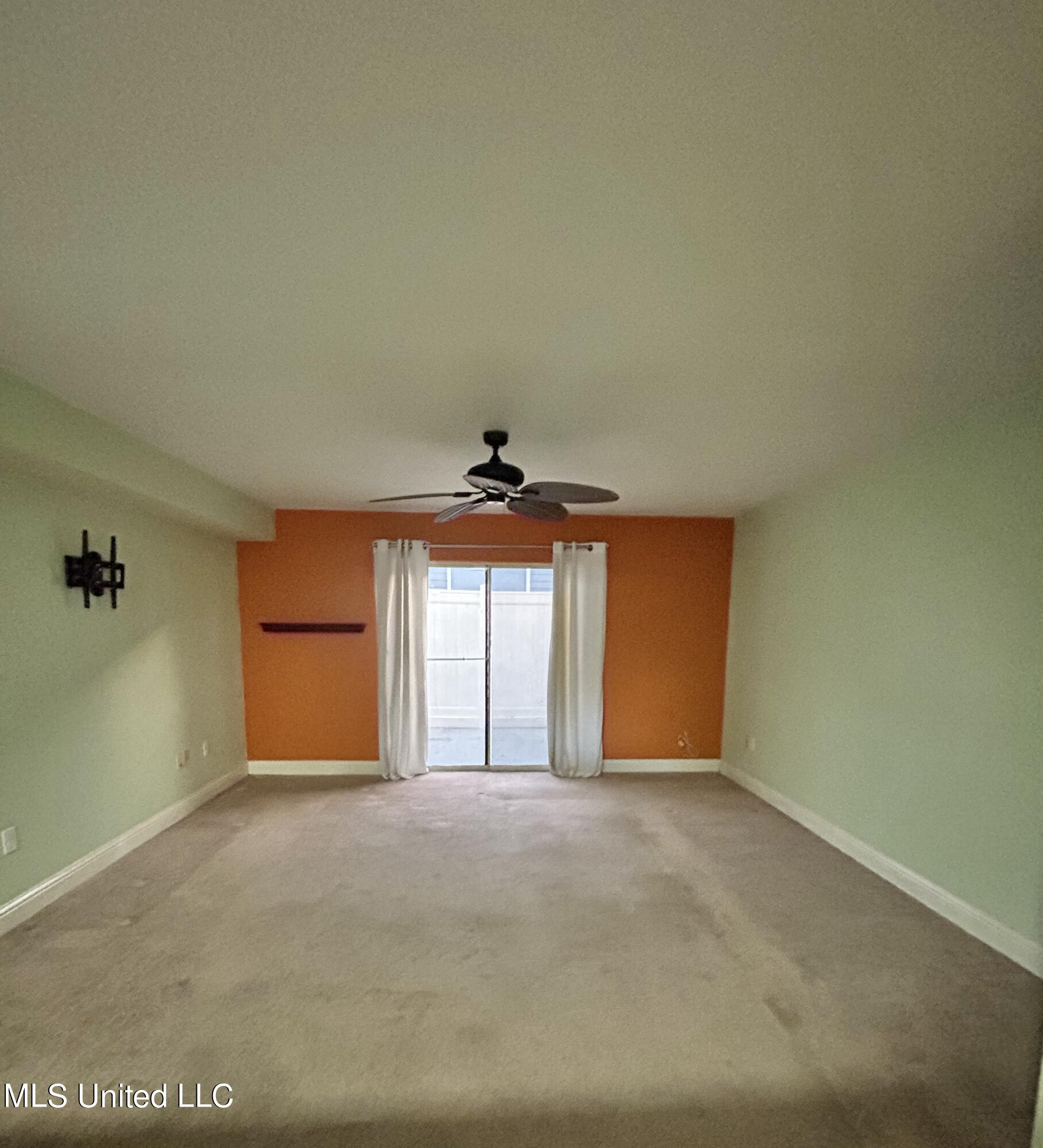 1664 Beach Boulevard, 109