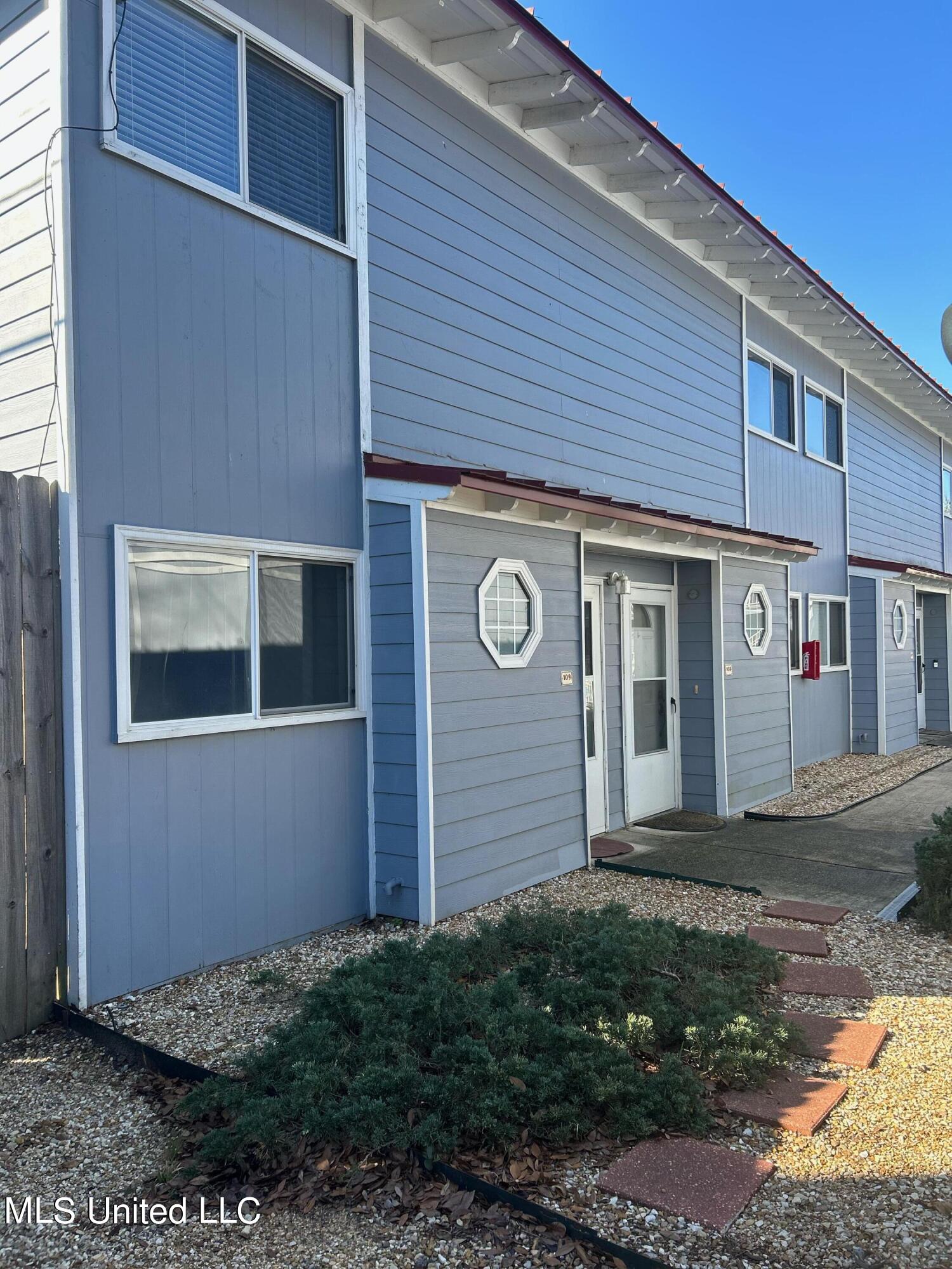 1664 Beach Boulevard, 109
