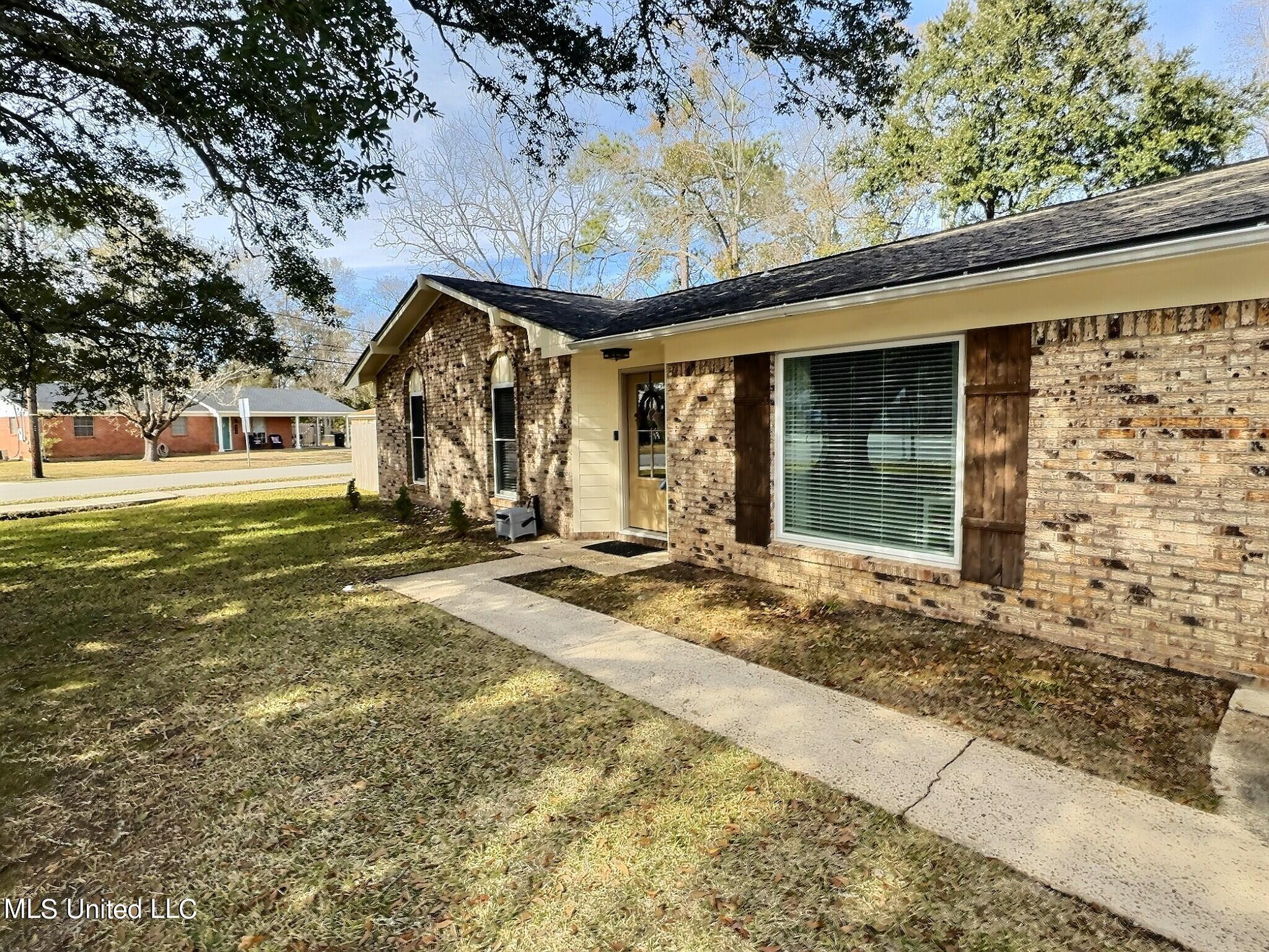 2800 Lawnwood Drive