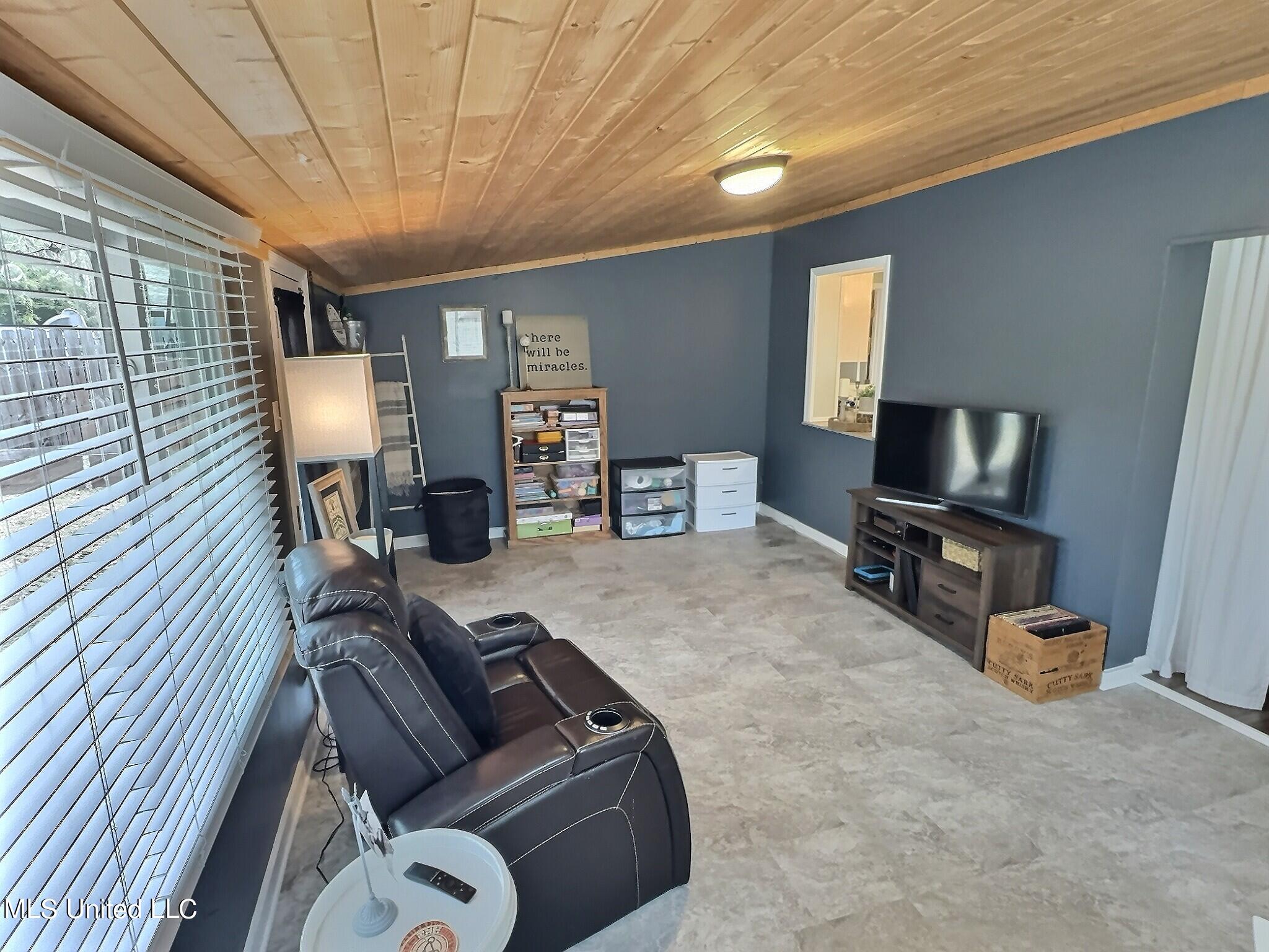 2800 Lawnwood Drive