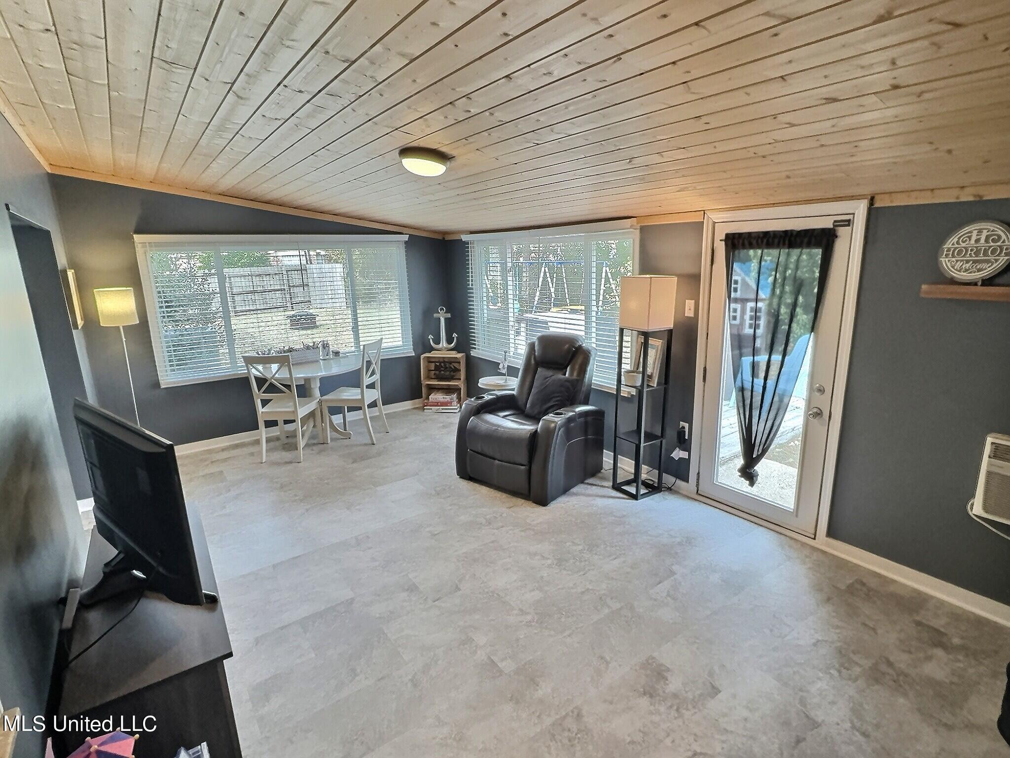 2800 Lawnwood Drive