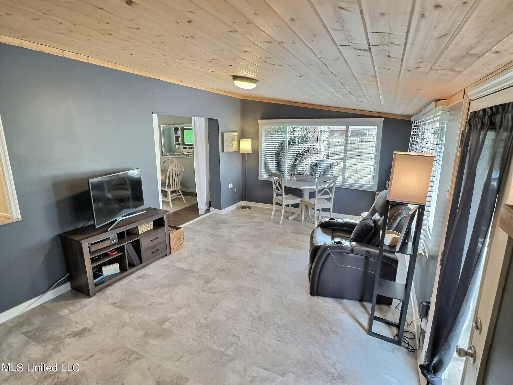 2800 Lawnwood Drive