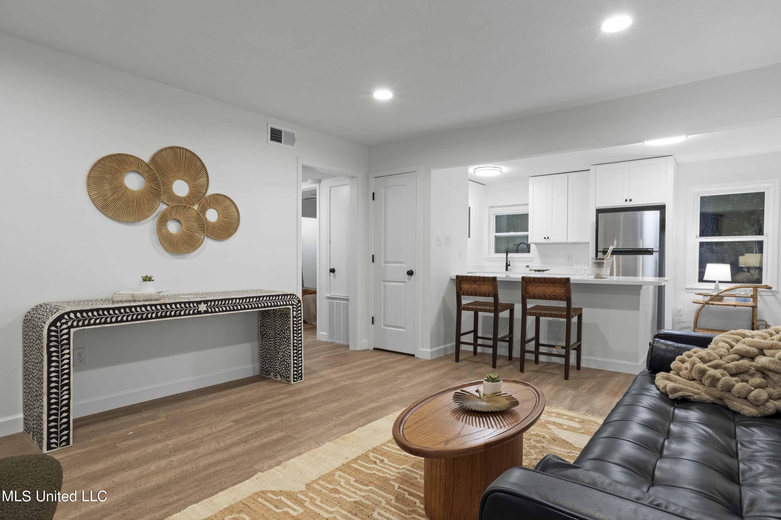 114 Ethel Circle, 3