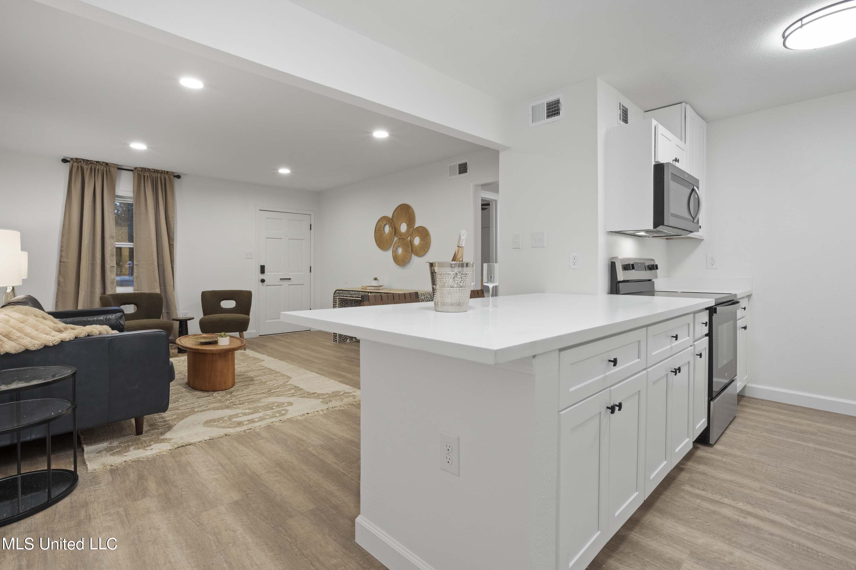114 Ethel Circle, 3