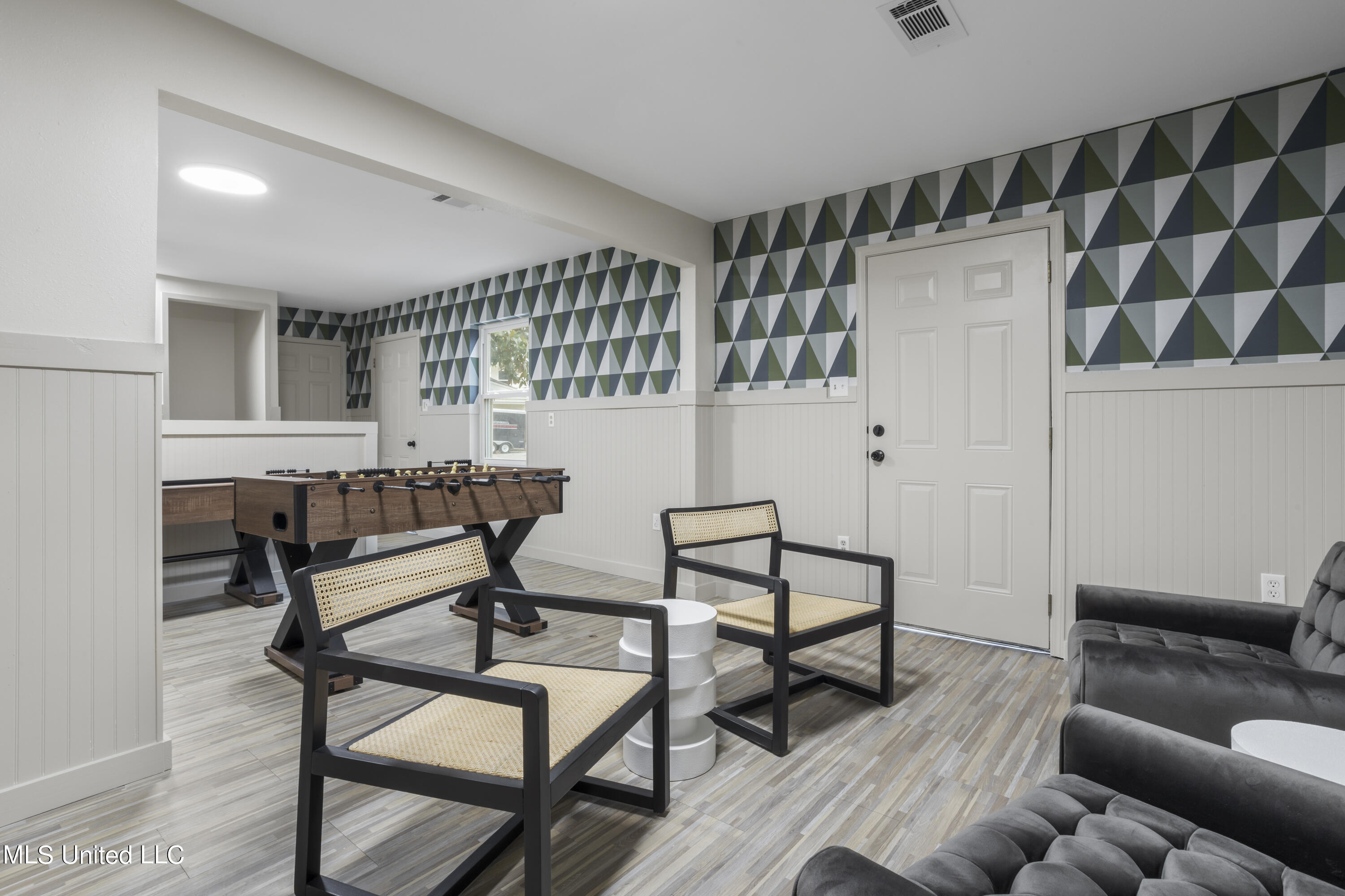 114 Ethel Circle, 3