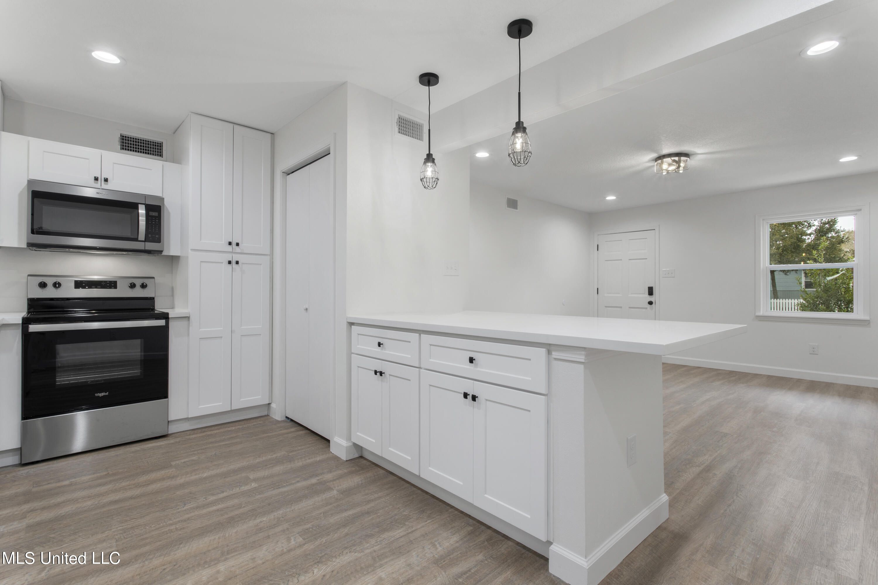 114 Ethel Circle, 3