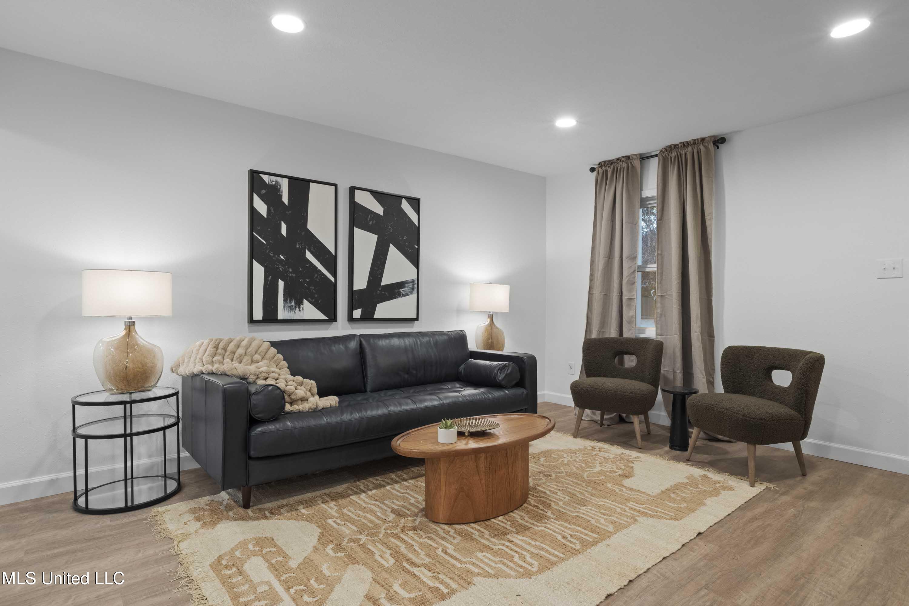 114 Ethel Circle, 3