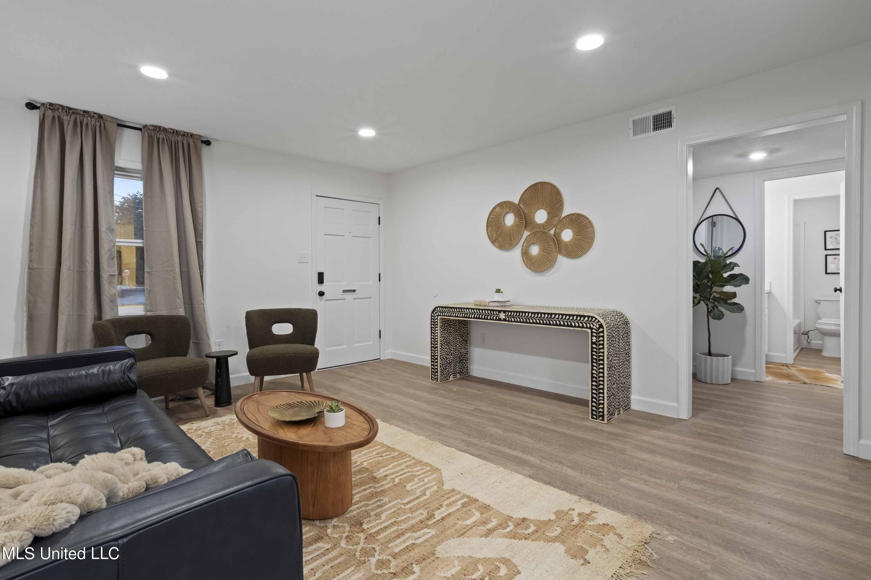 114 Ethel Circle, 3