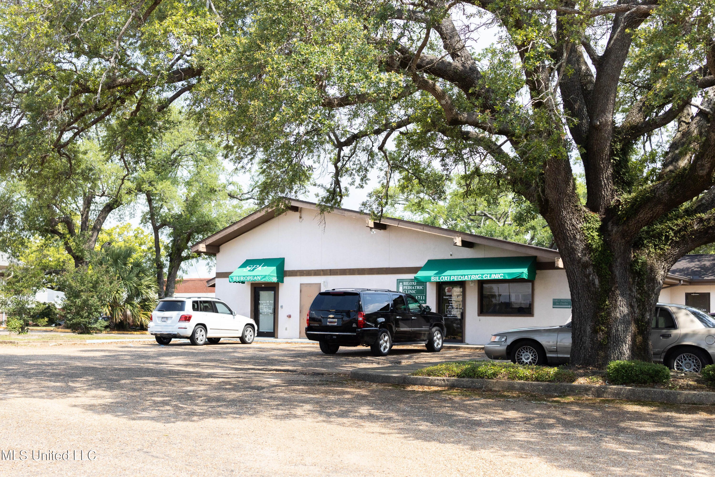 2356 Pass Road, 200