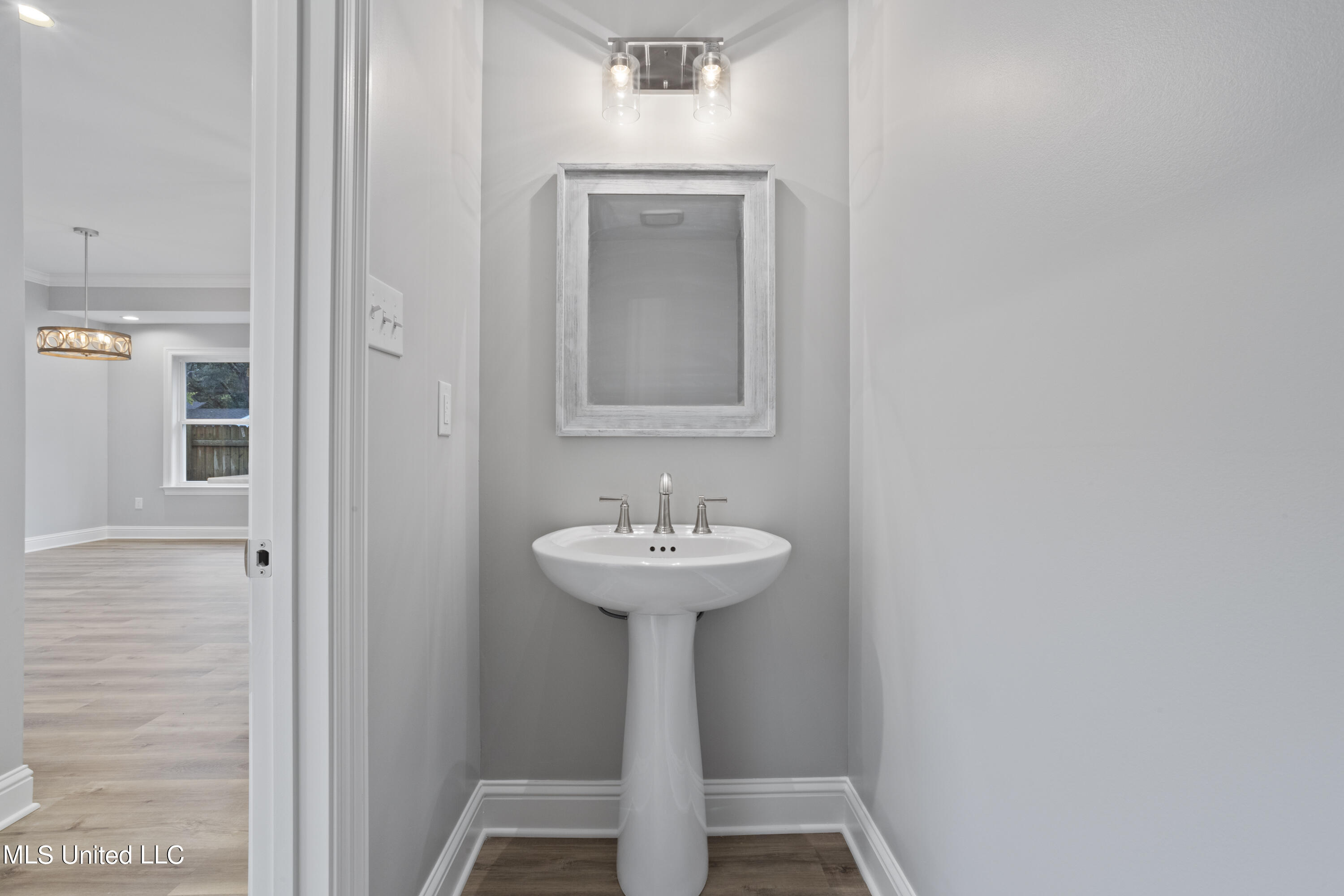 8720 Live Oak Street