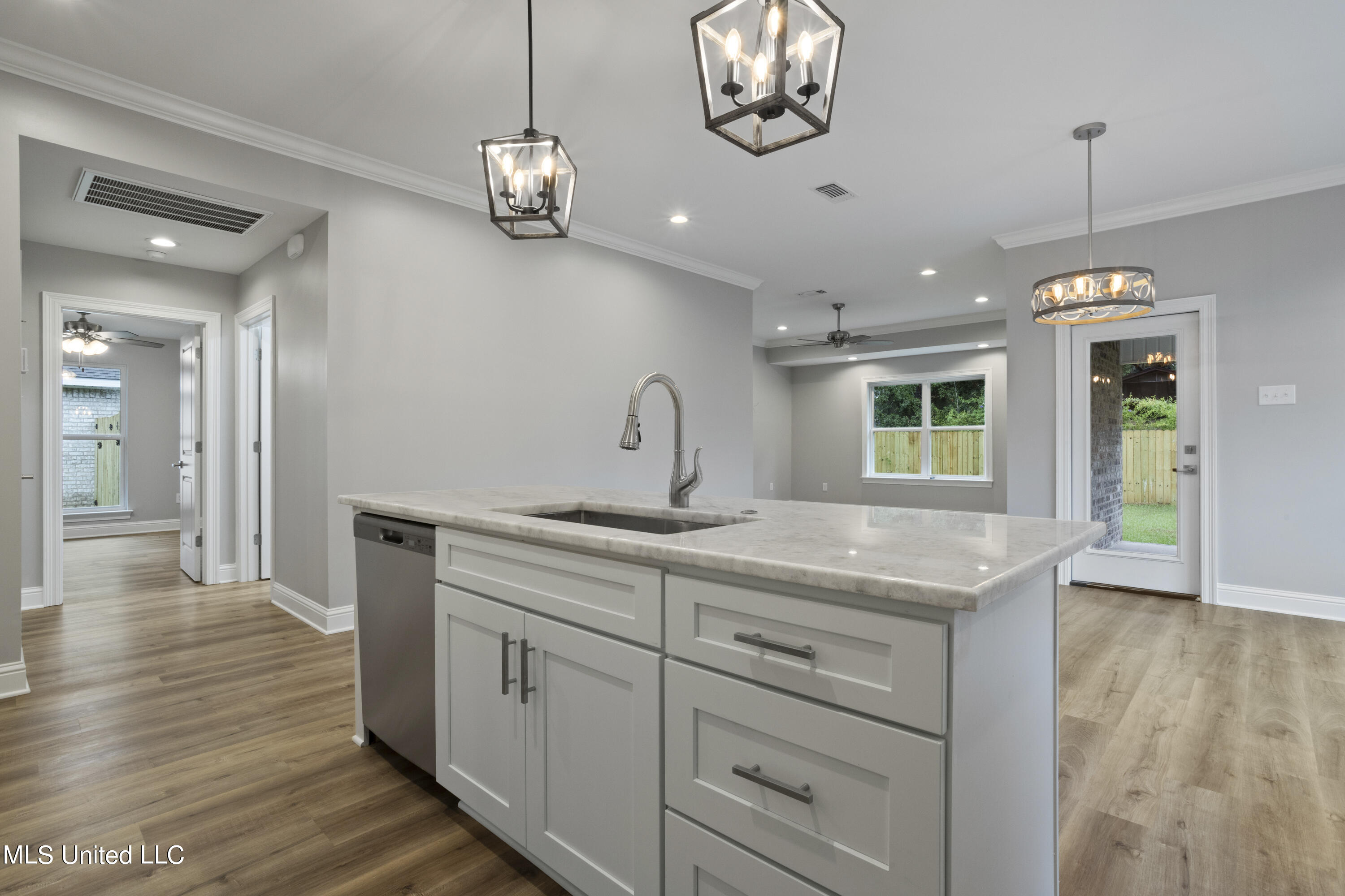 8720 Live Oak Street