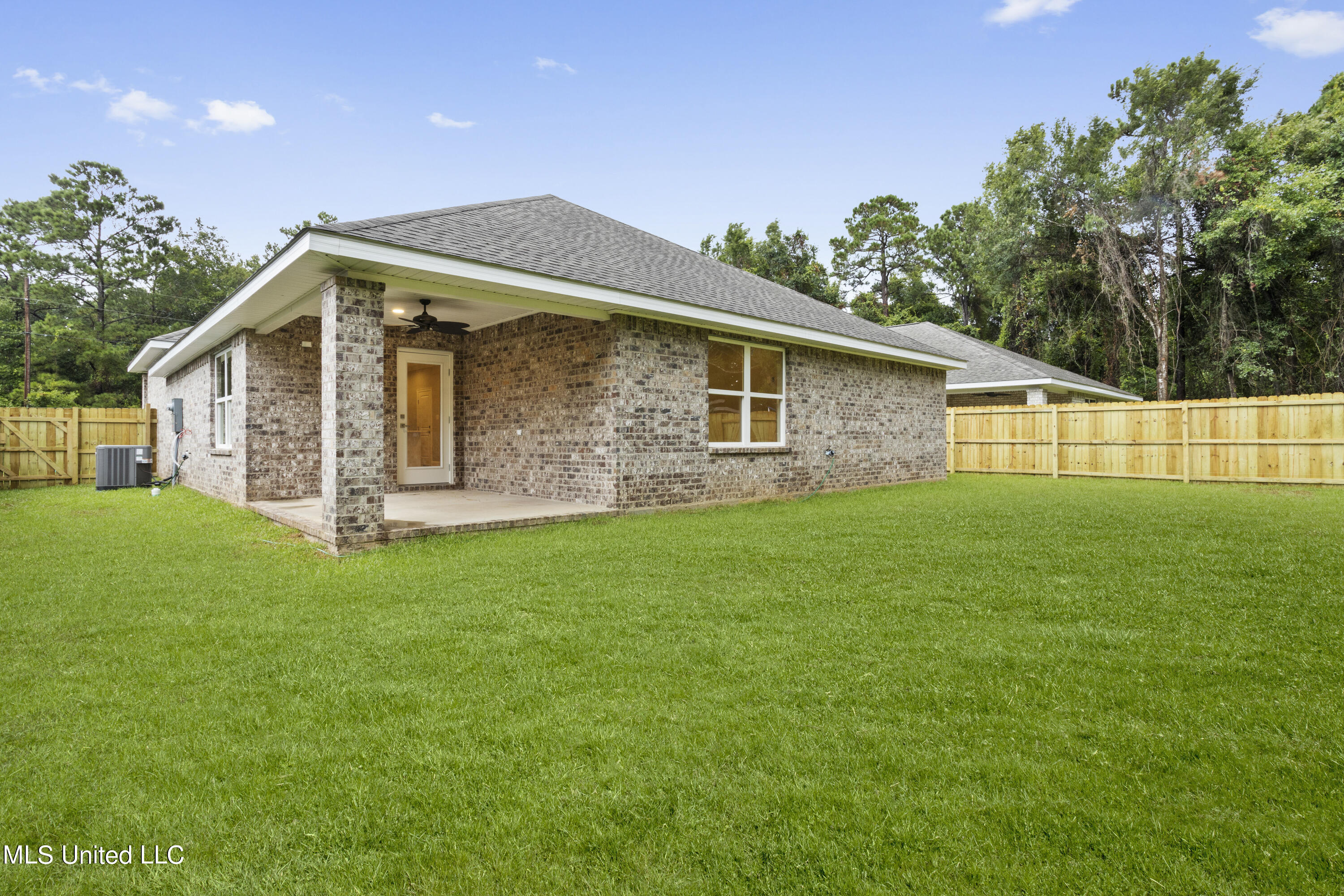 8720 Live Oak Street