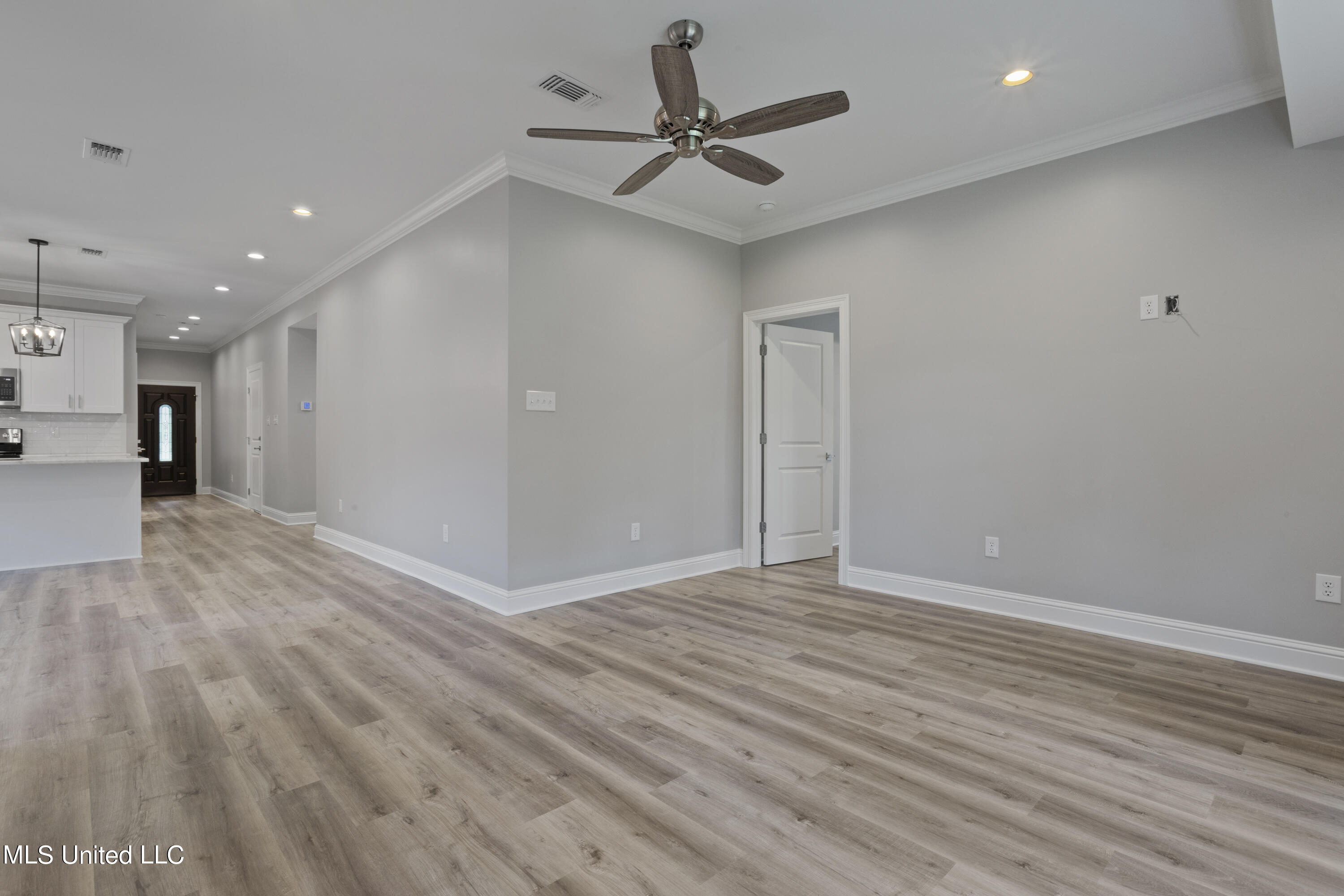 8720 Live Oak Street