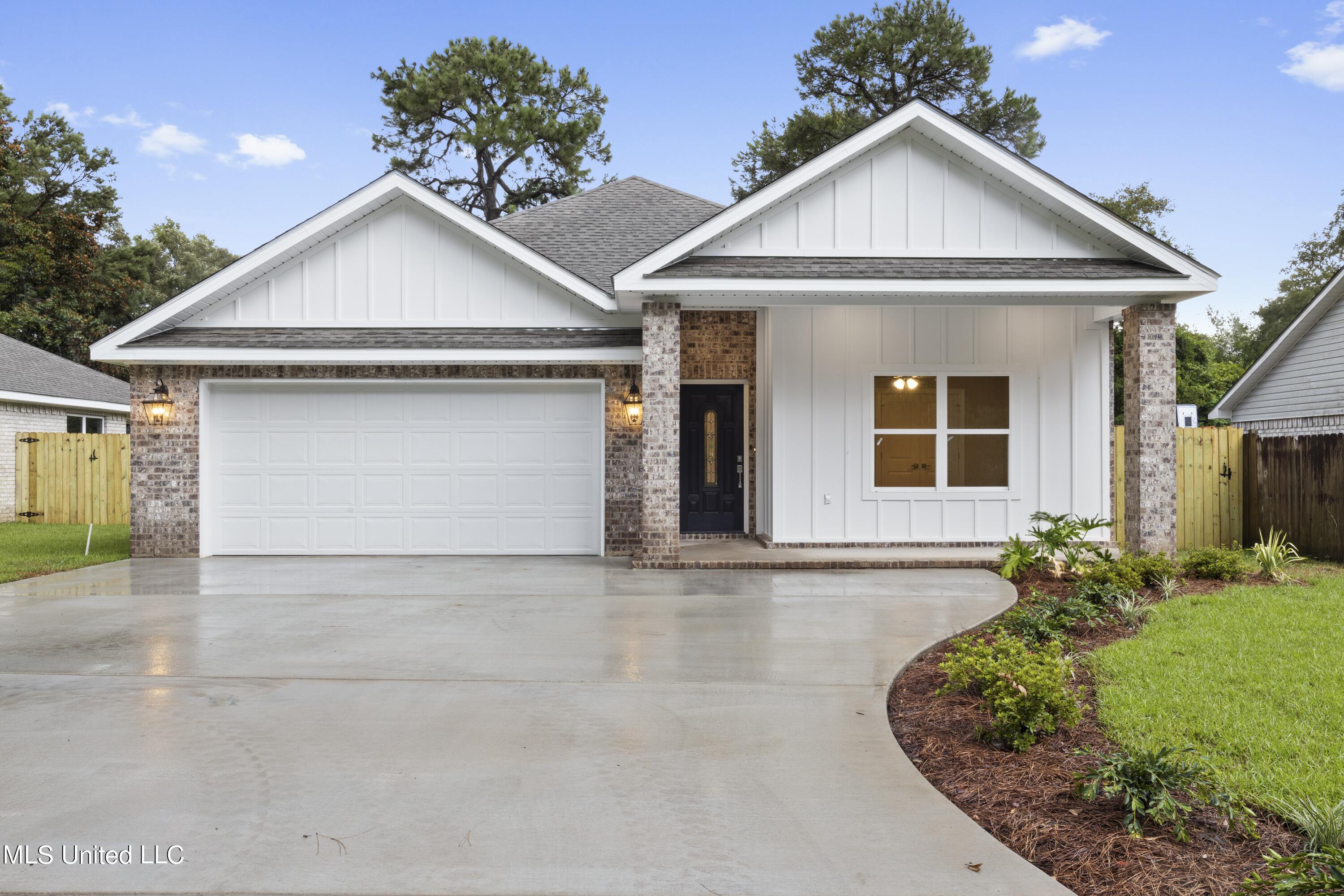 8720 Live Oak Street