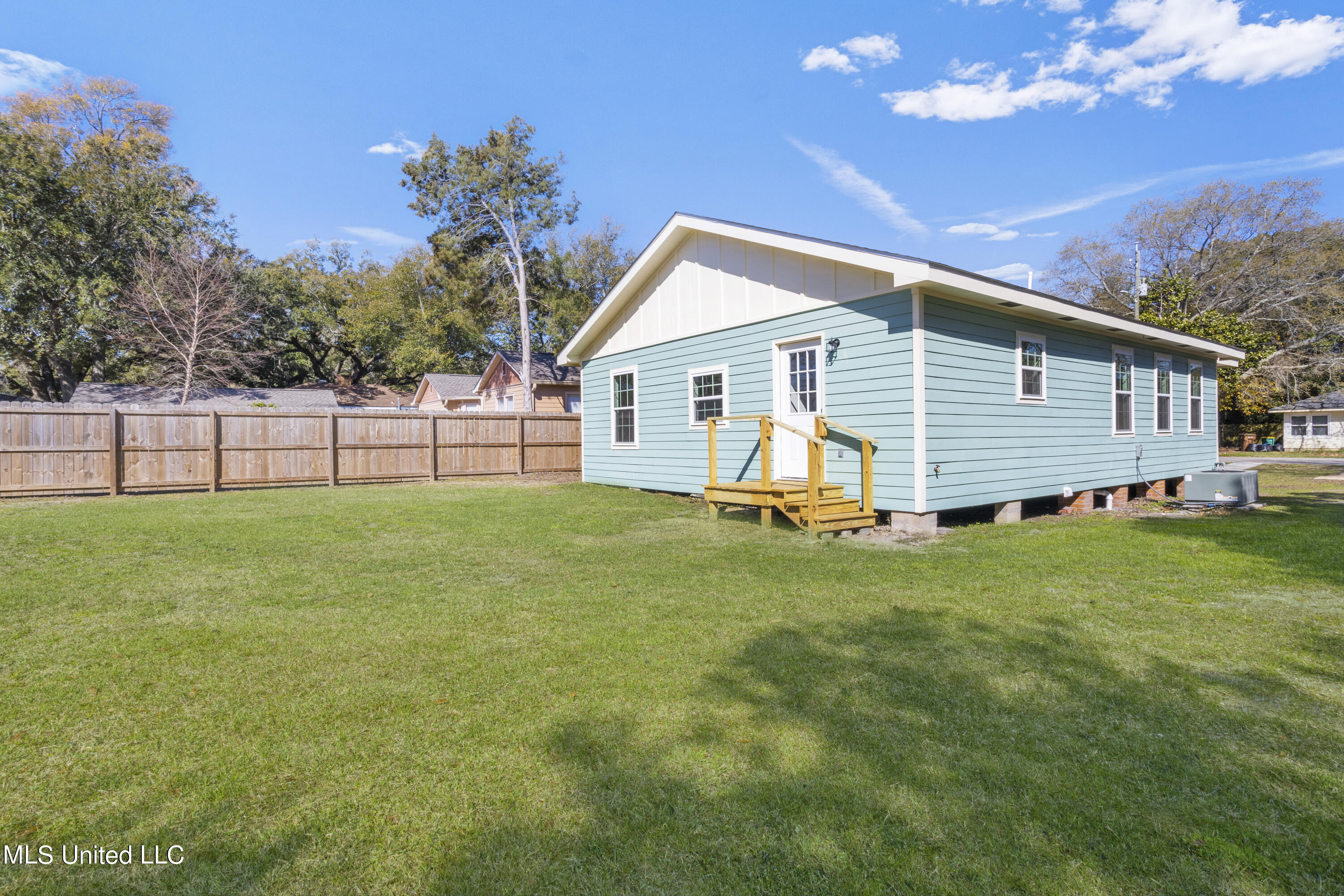 1175 Lafayette Street