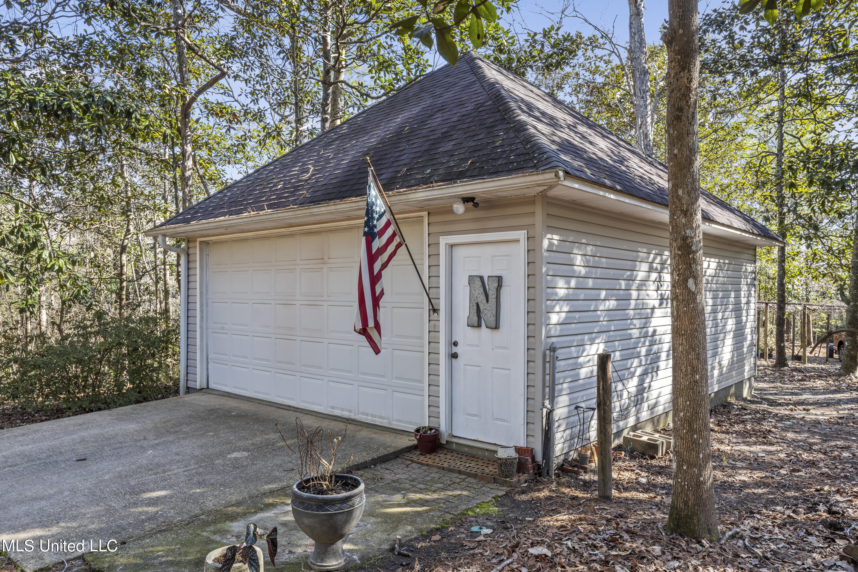 1601 Magnolia Bluff Drive