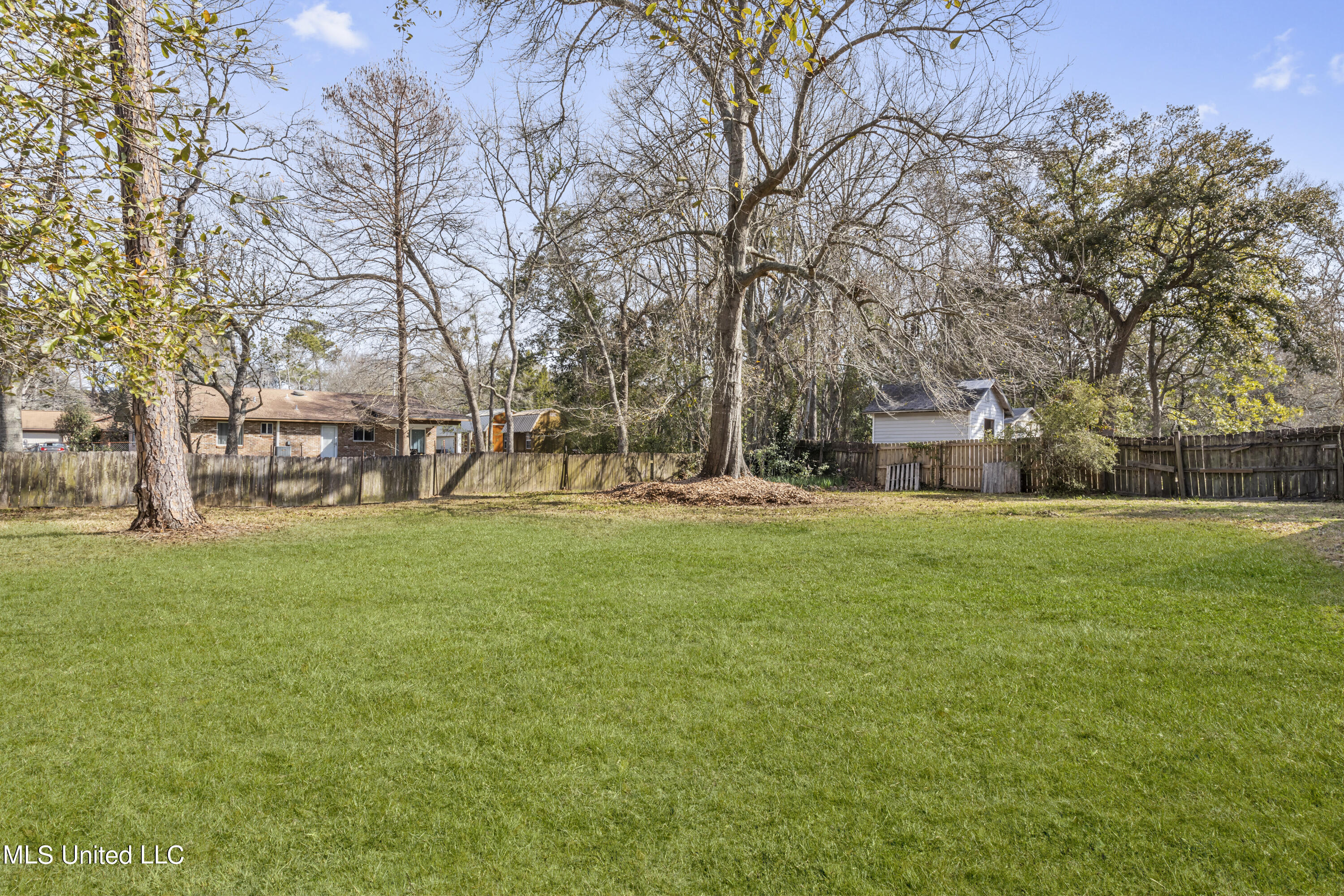 9020 Warbler Avenue