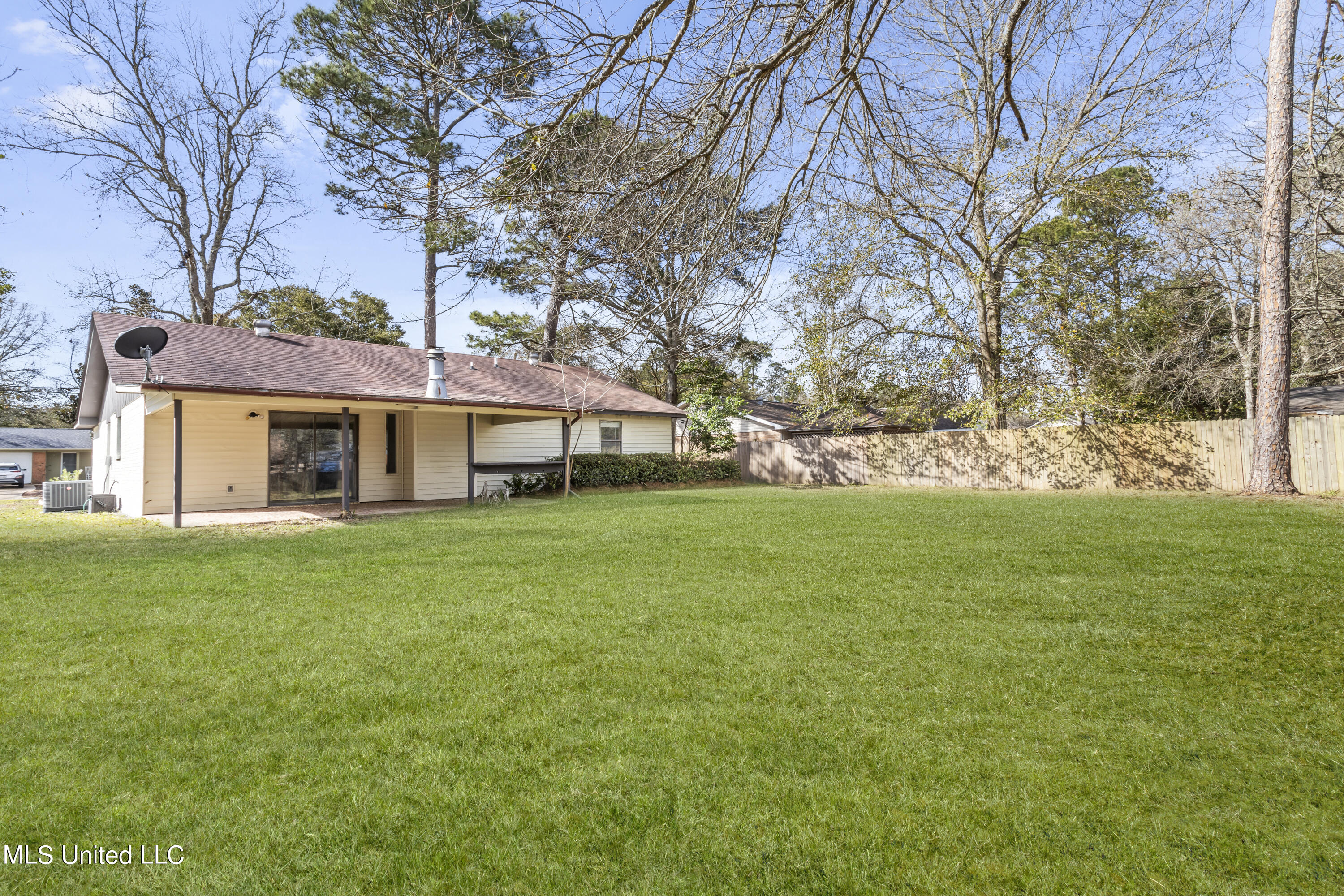 9020 Warbler Avenue