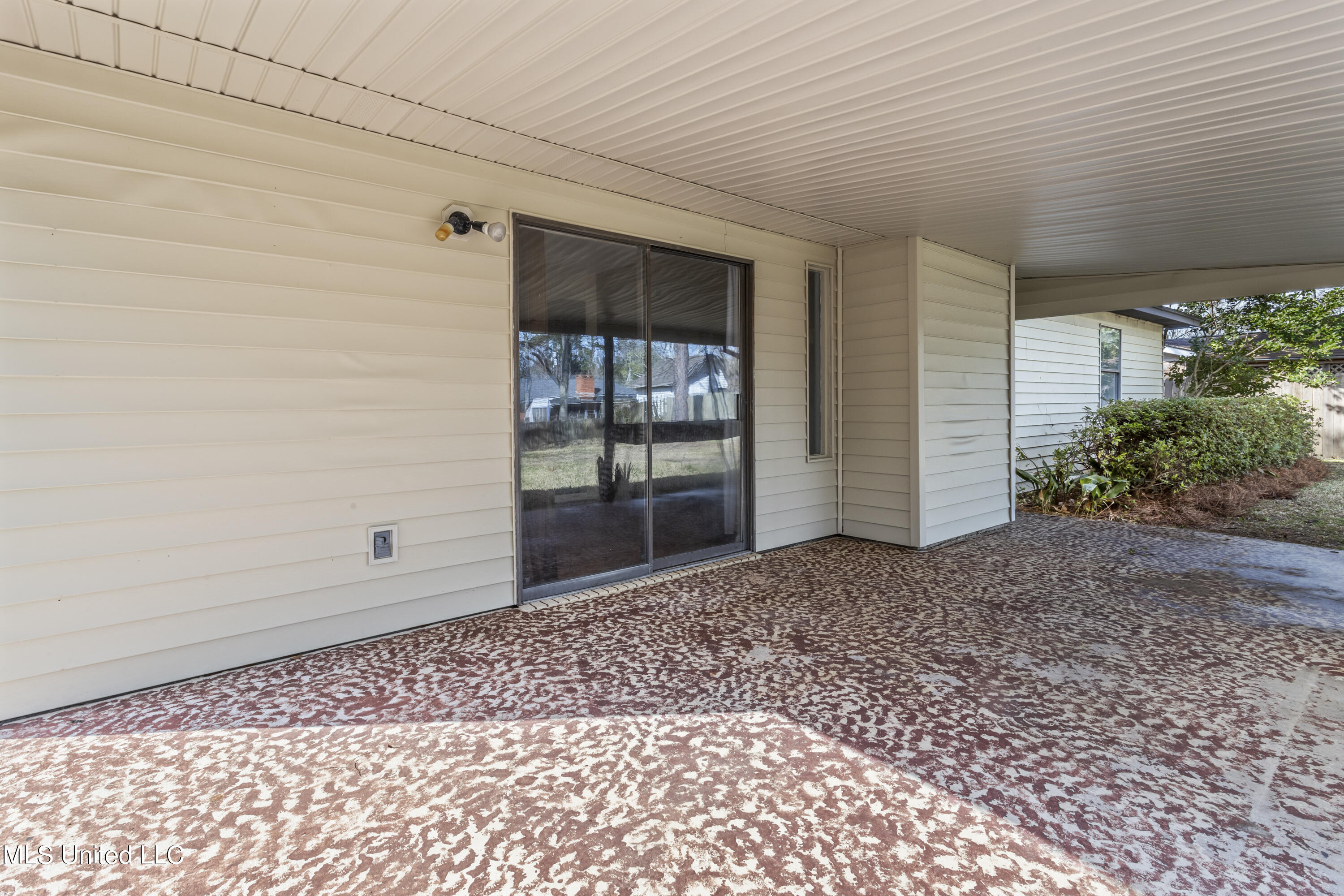 9020 Warbler Avenue
