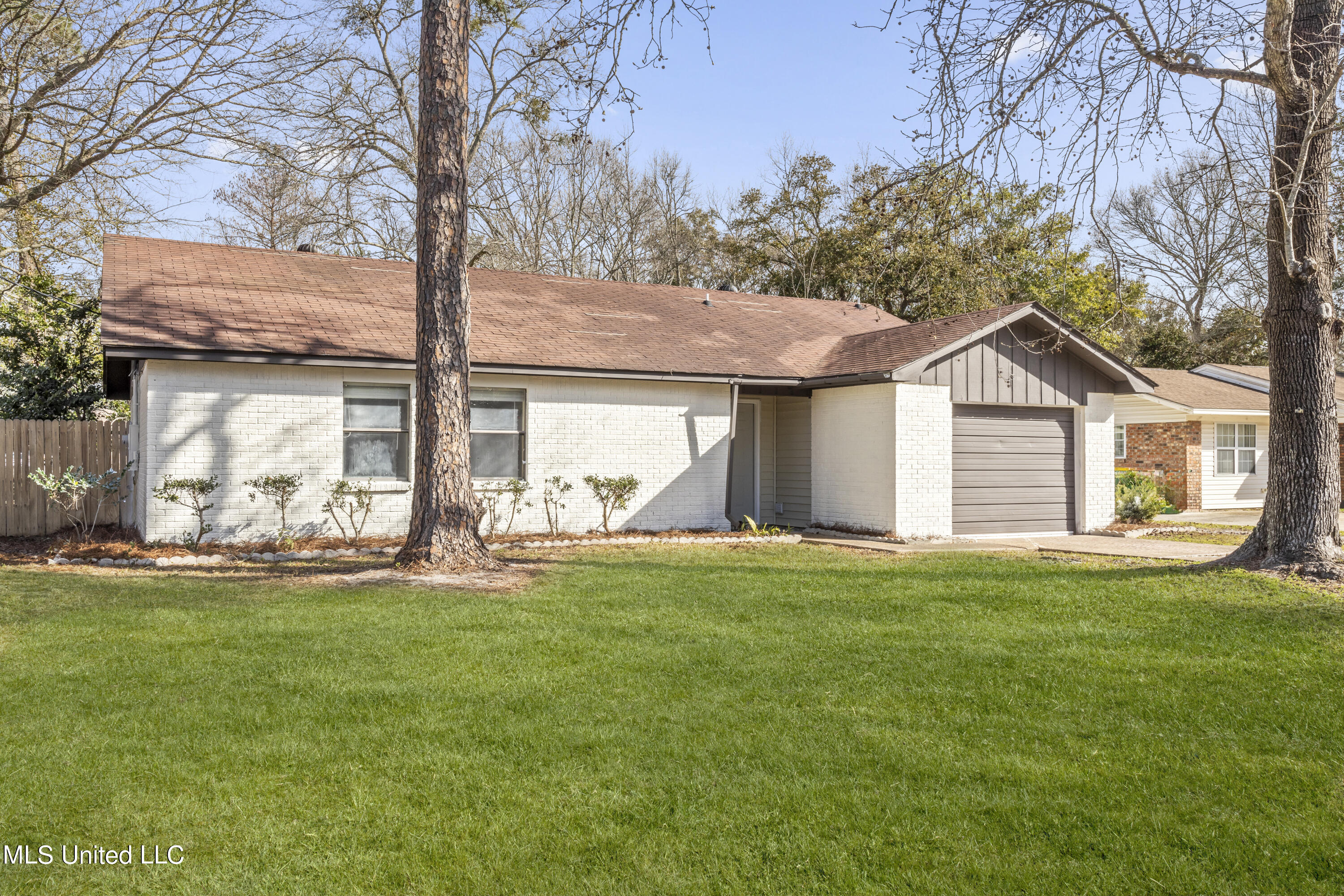 9020 Warbler Avenue