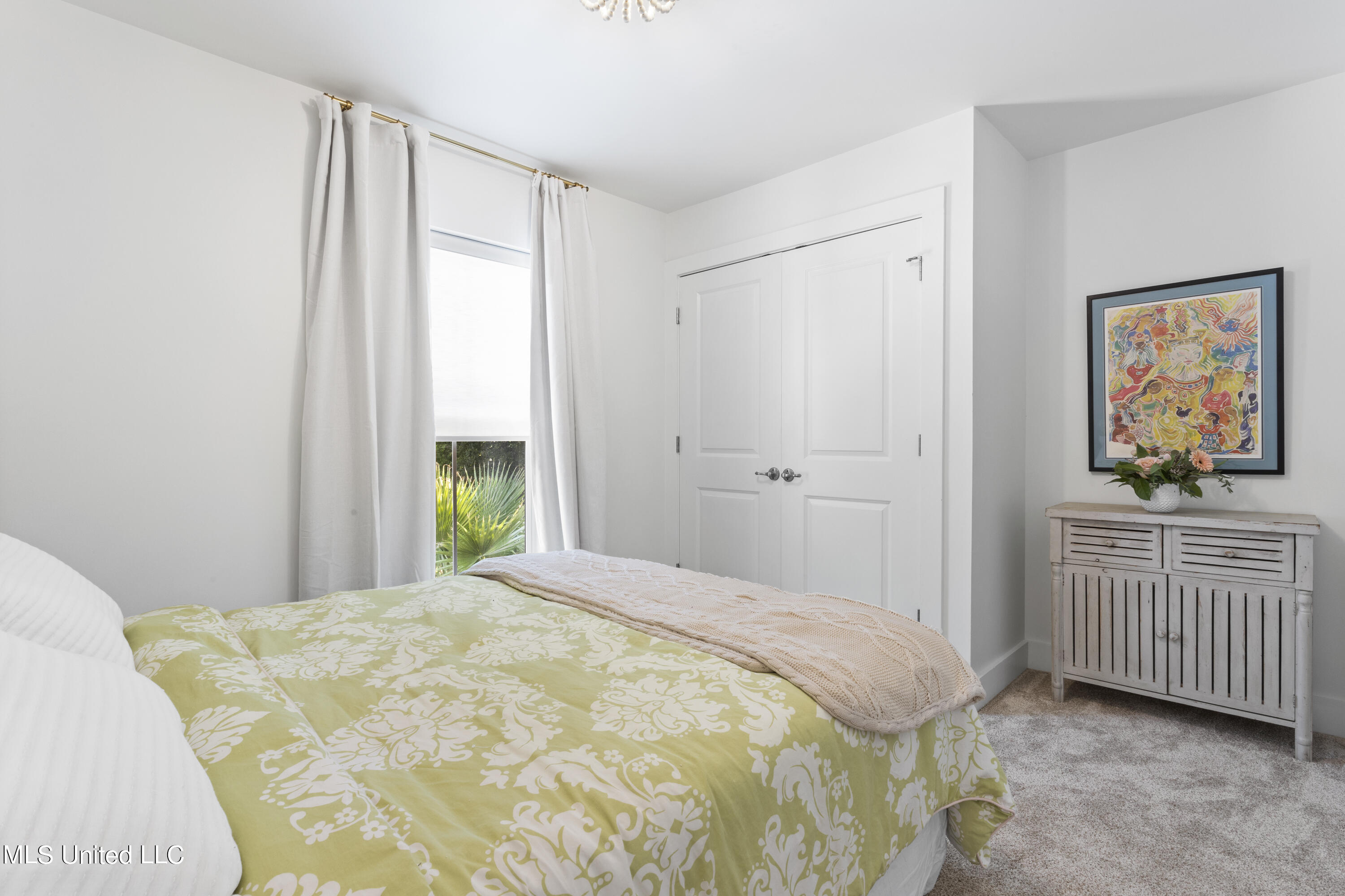 215 E Second Street, 7