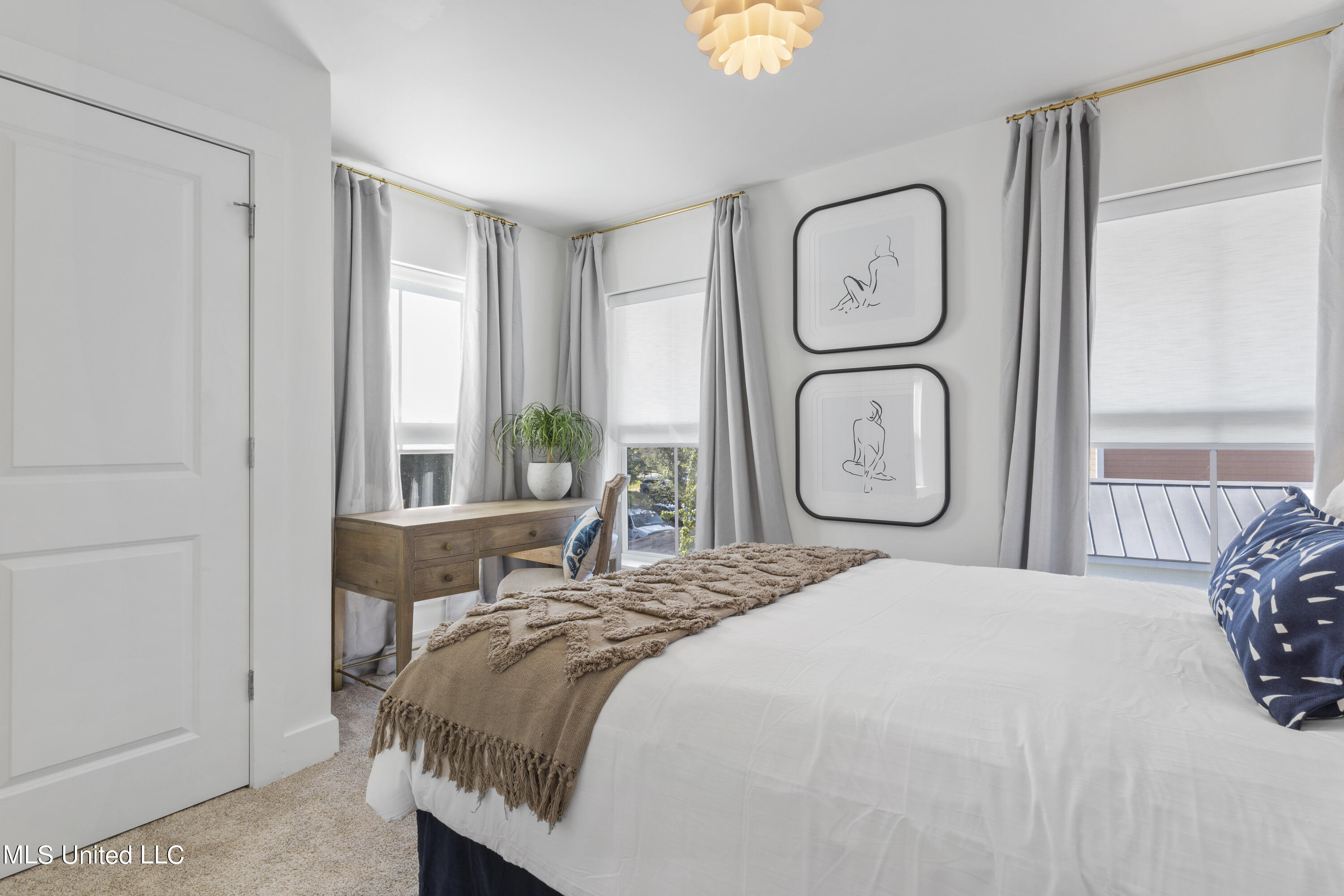 215 E Second Street, 7