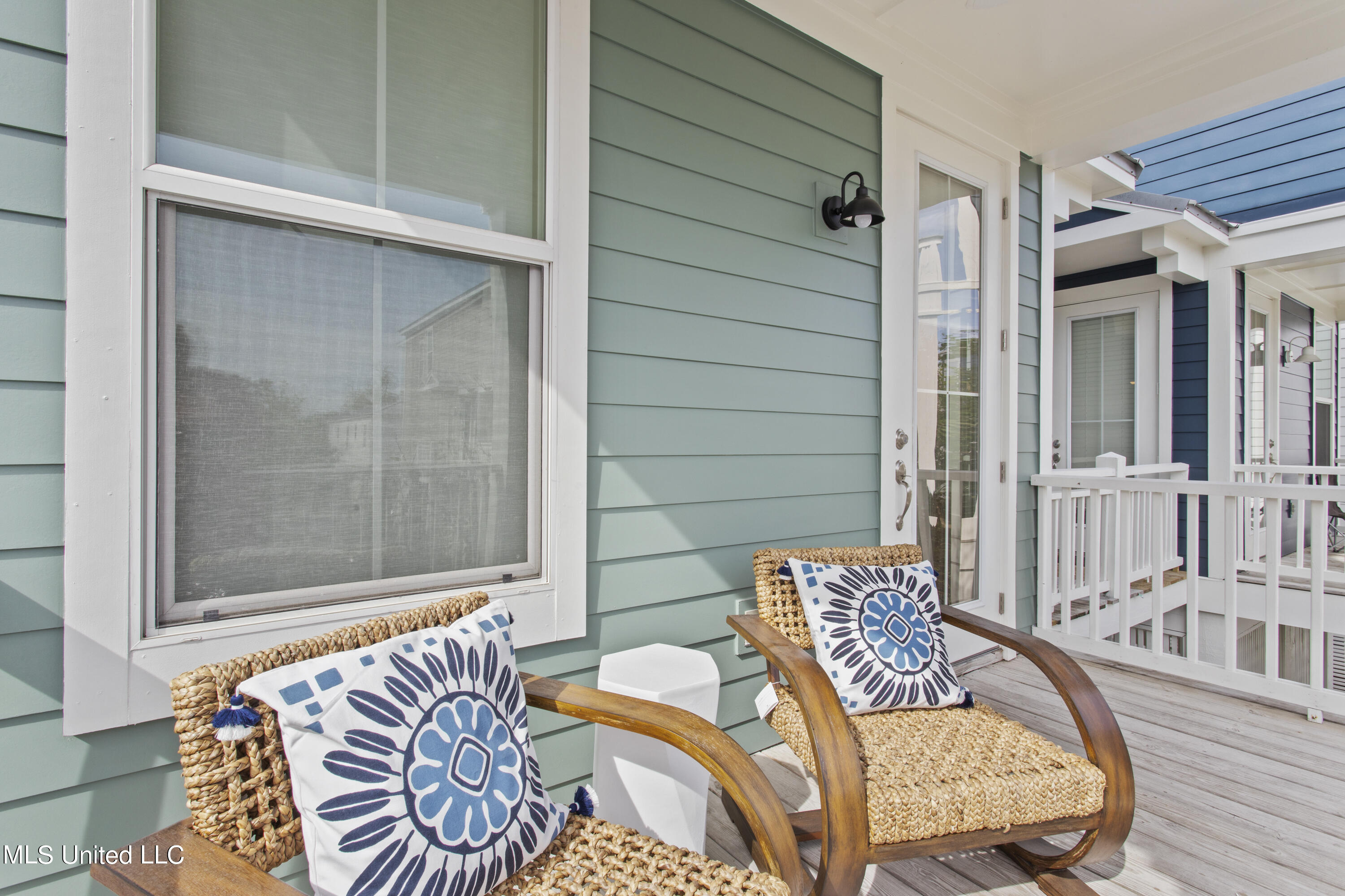 215 E Second Street, 7