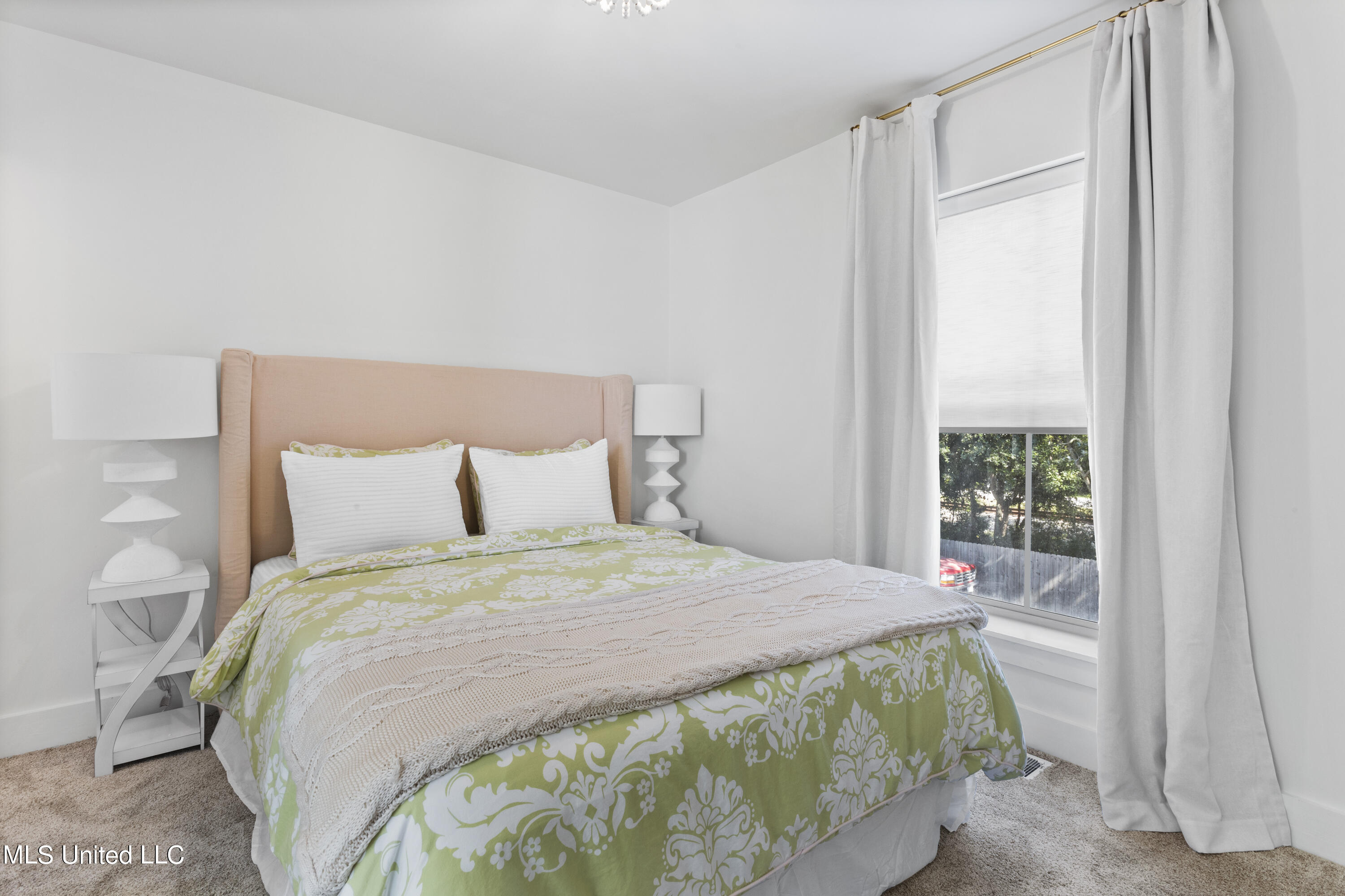 215 E Second Street, 7