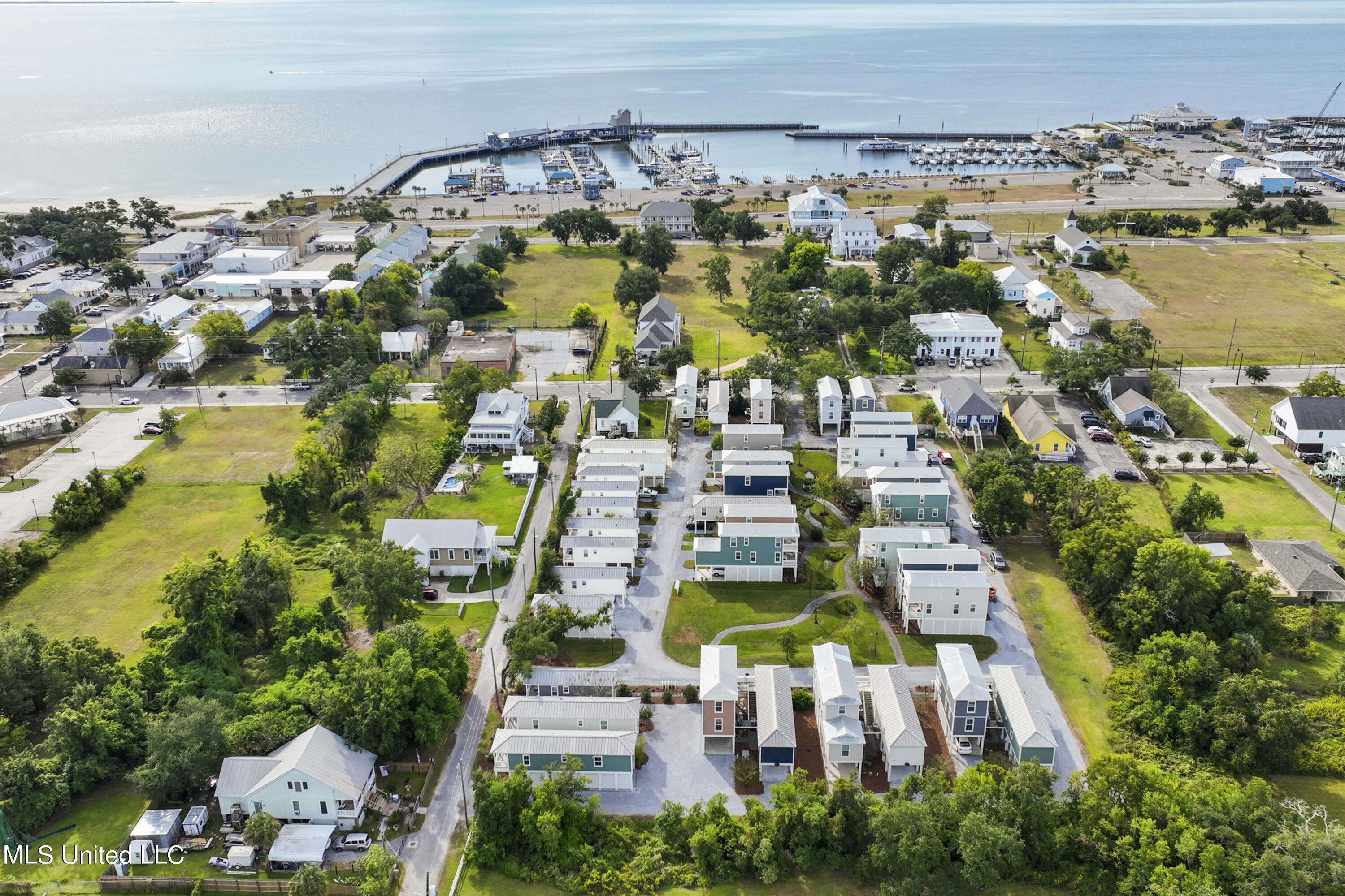 215 E Second Street, 7