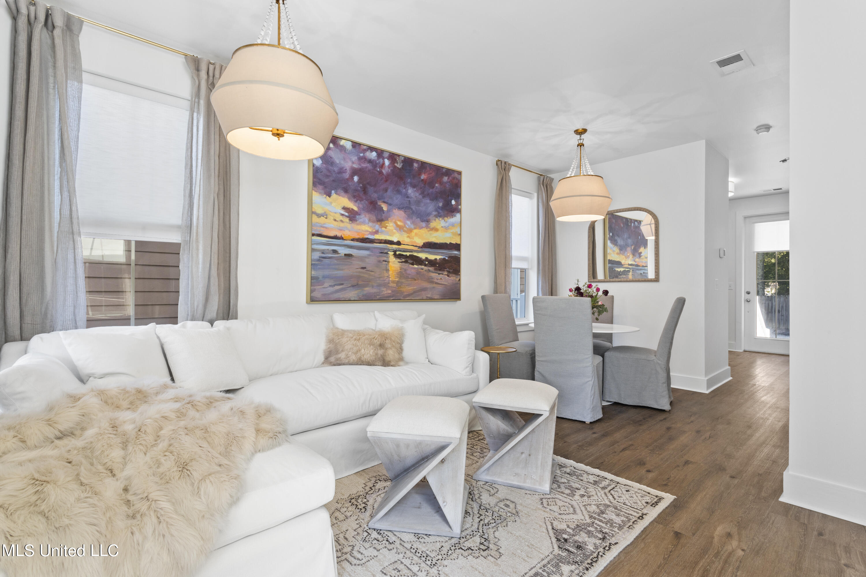 215 E Second Street, 7