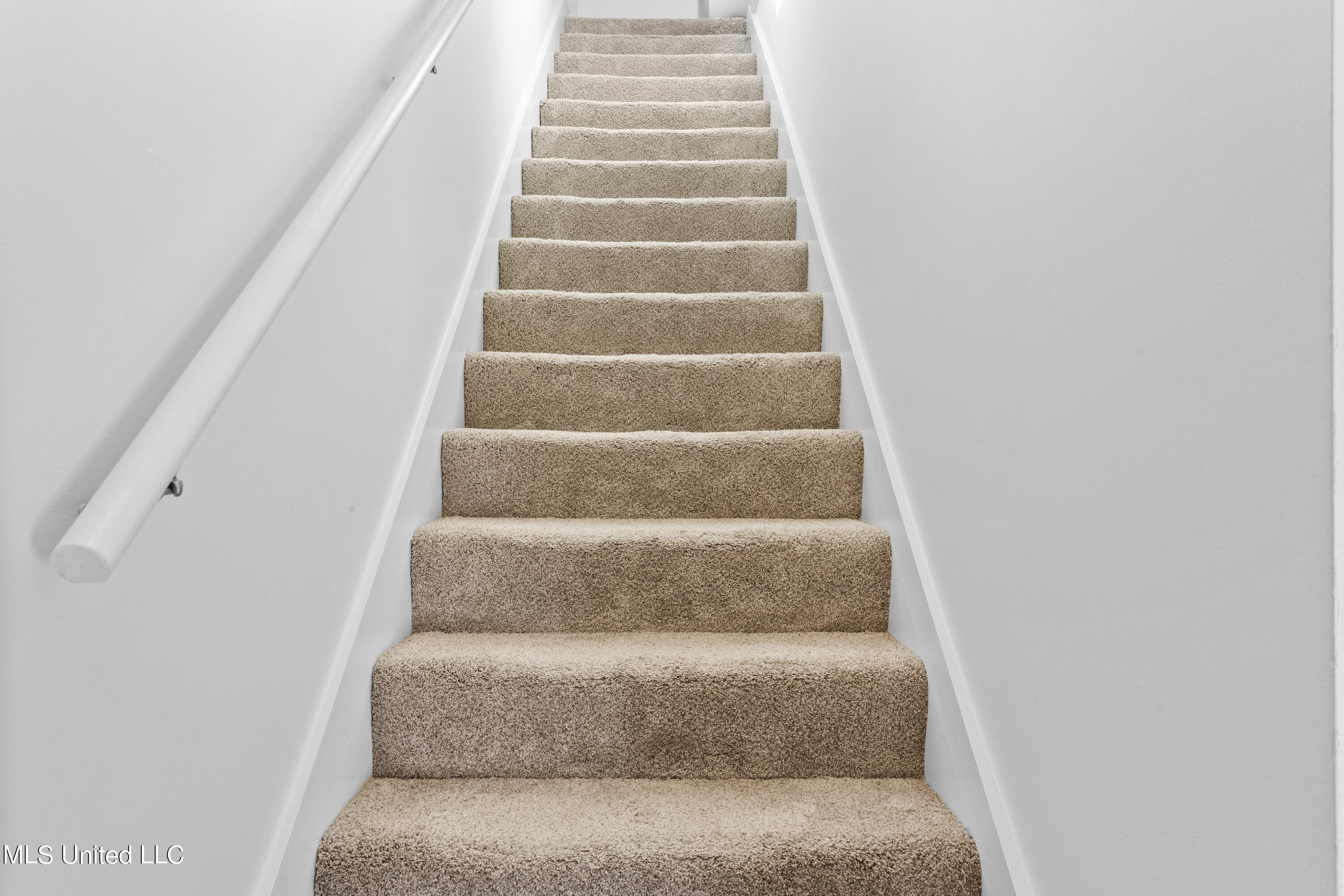 215 E Second Street, 7