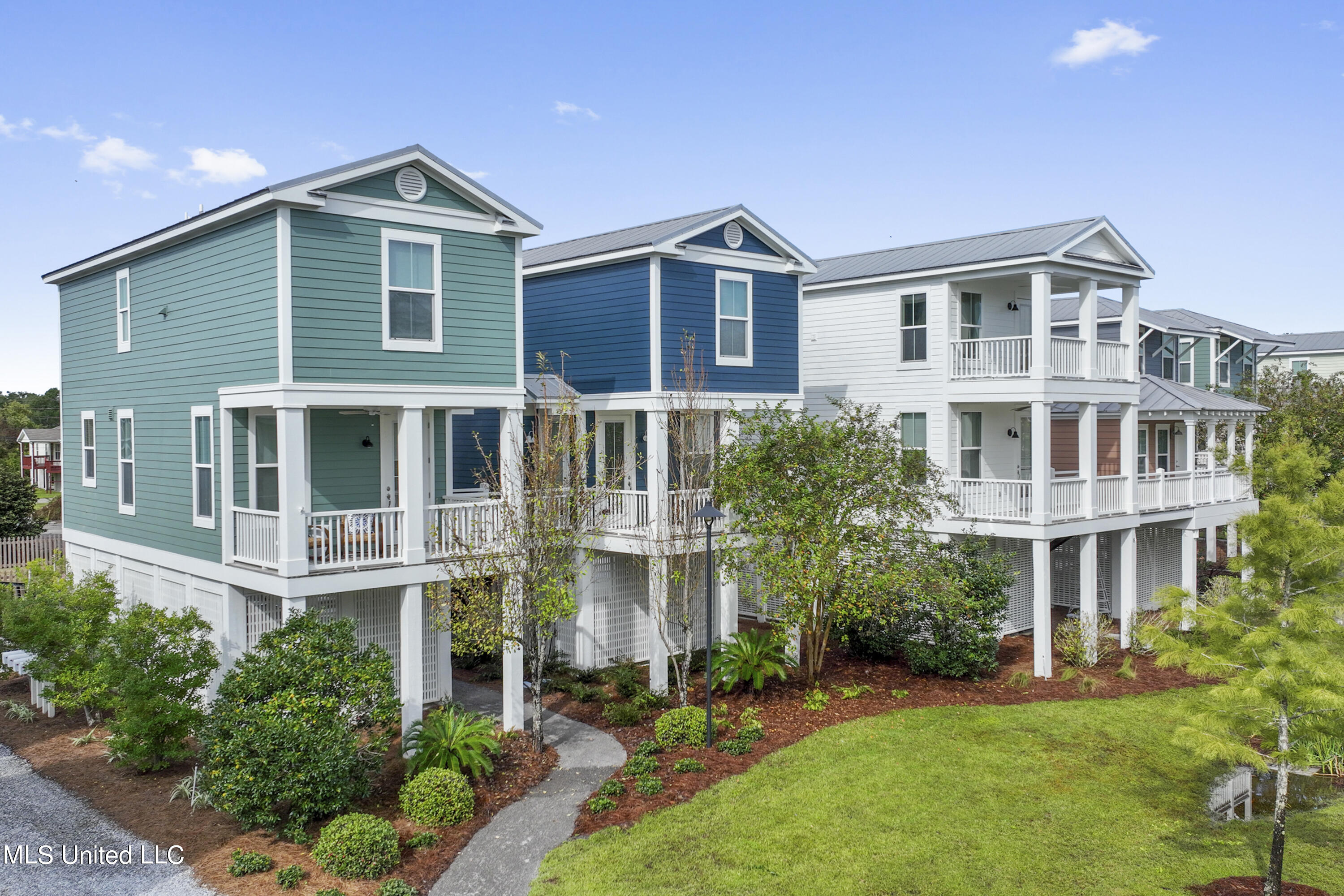 215 E Second Street, 7