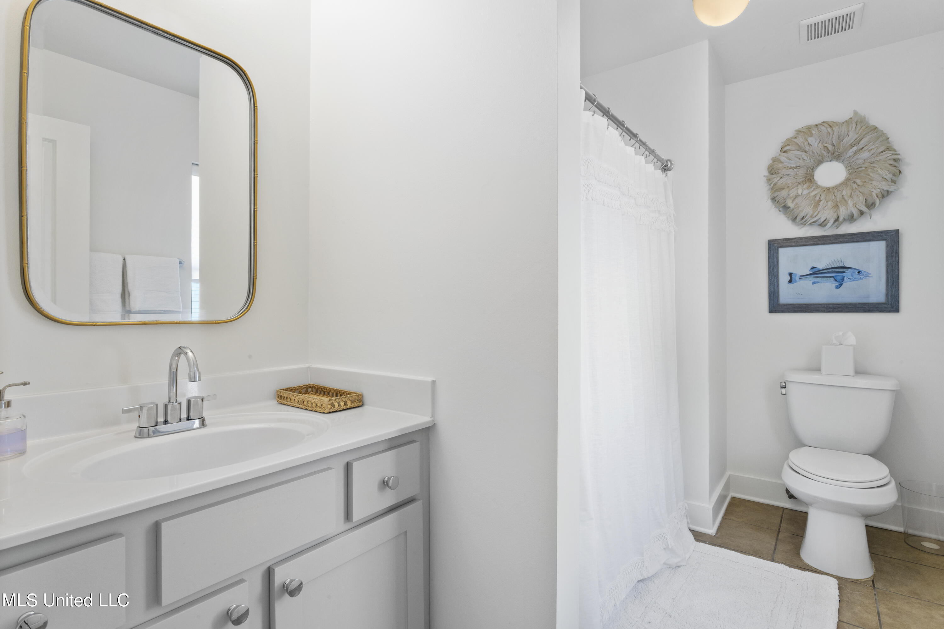 215 E Second Street, 7