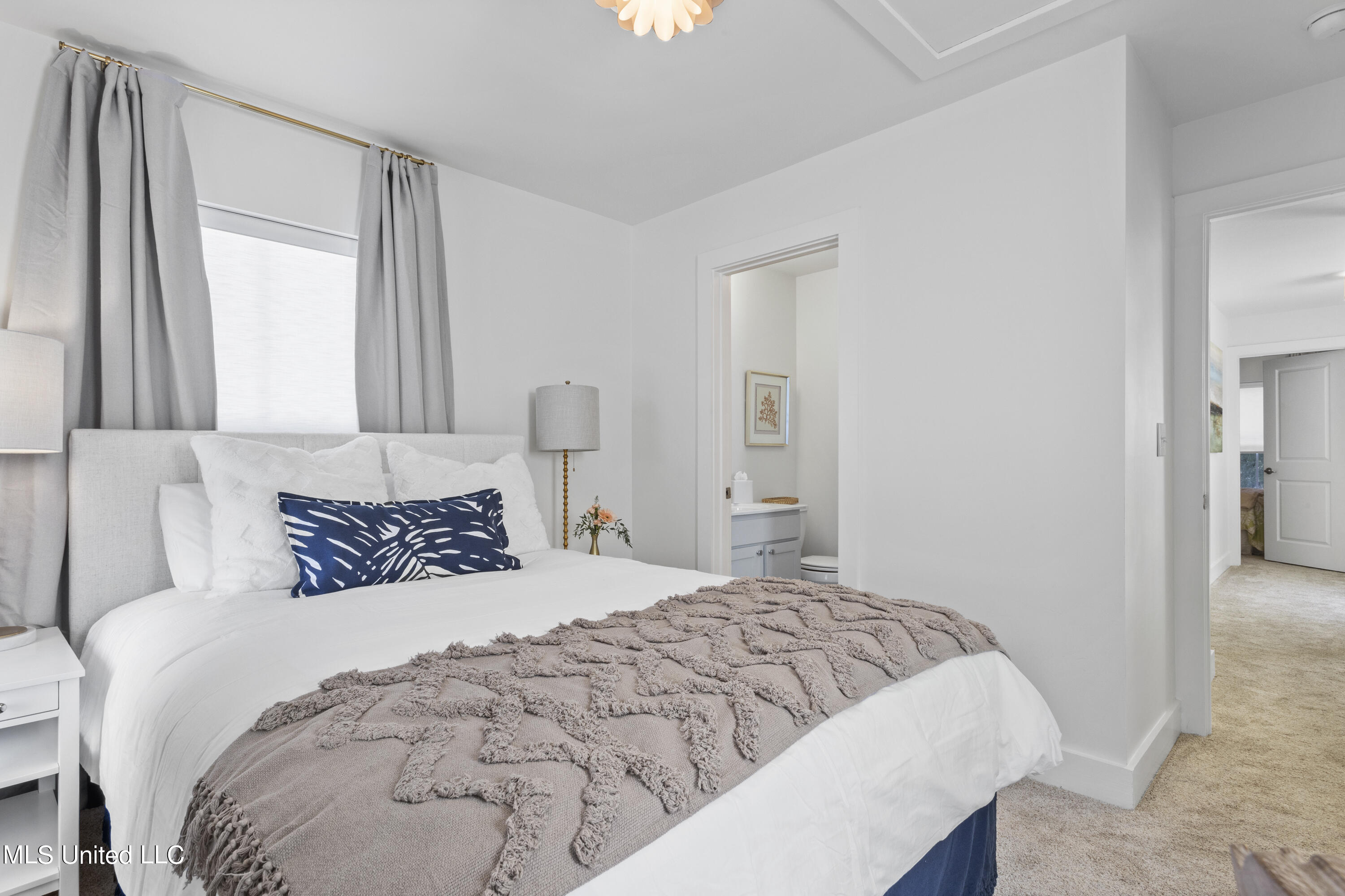 215 E Second Street, 7