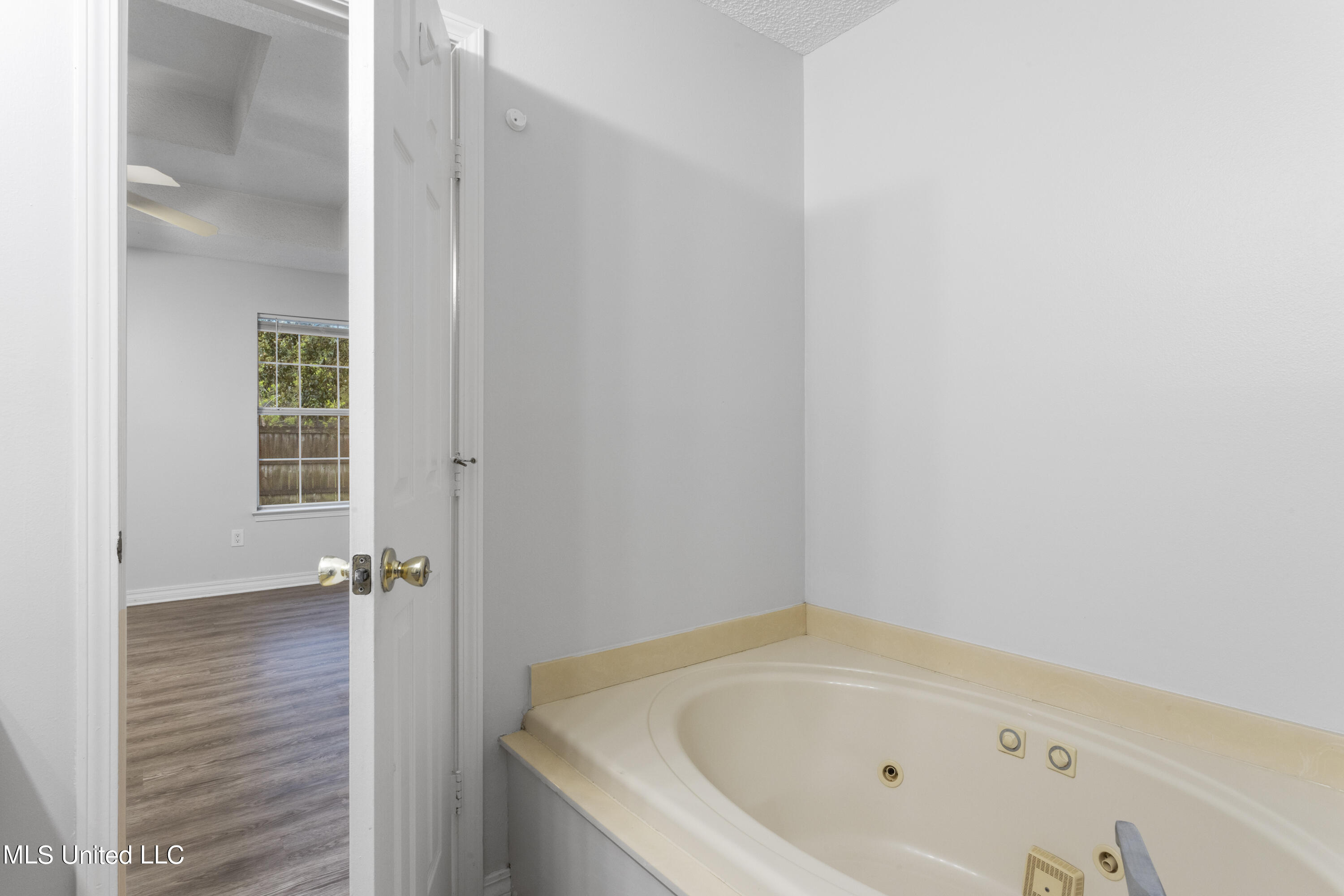 8513 Clamshell Avenue