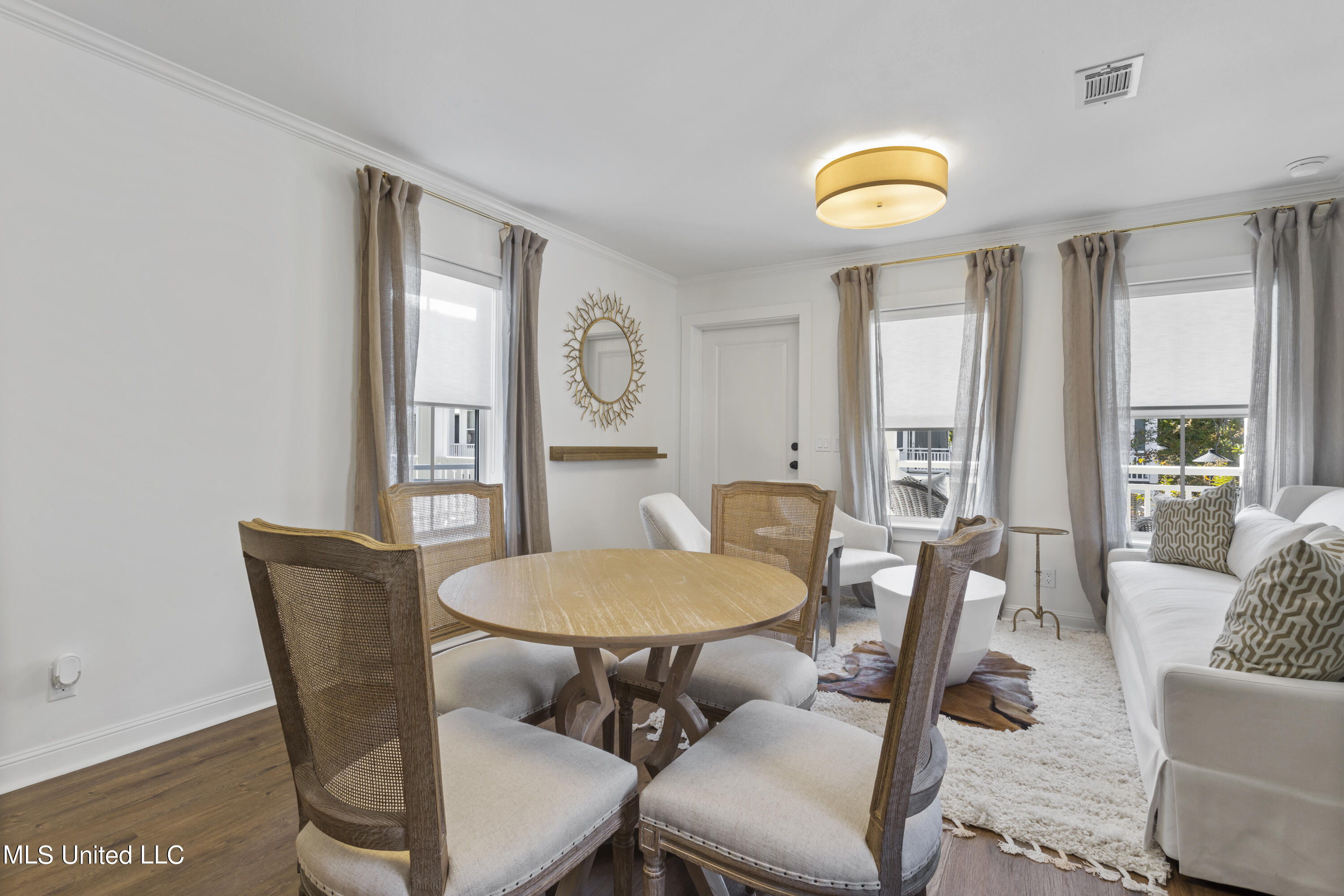 215 E Second Street, 33