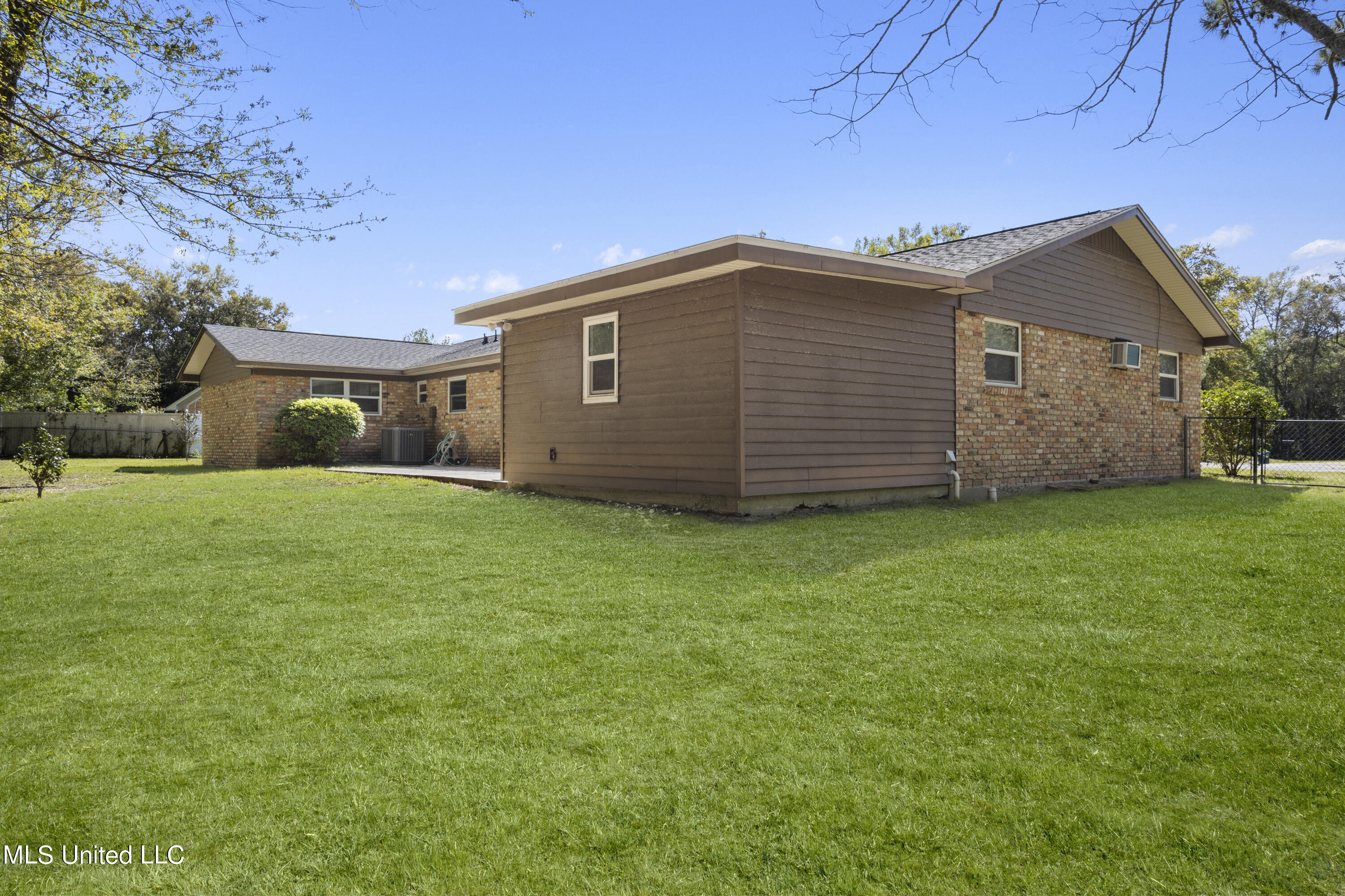 1107 Le Badine Court