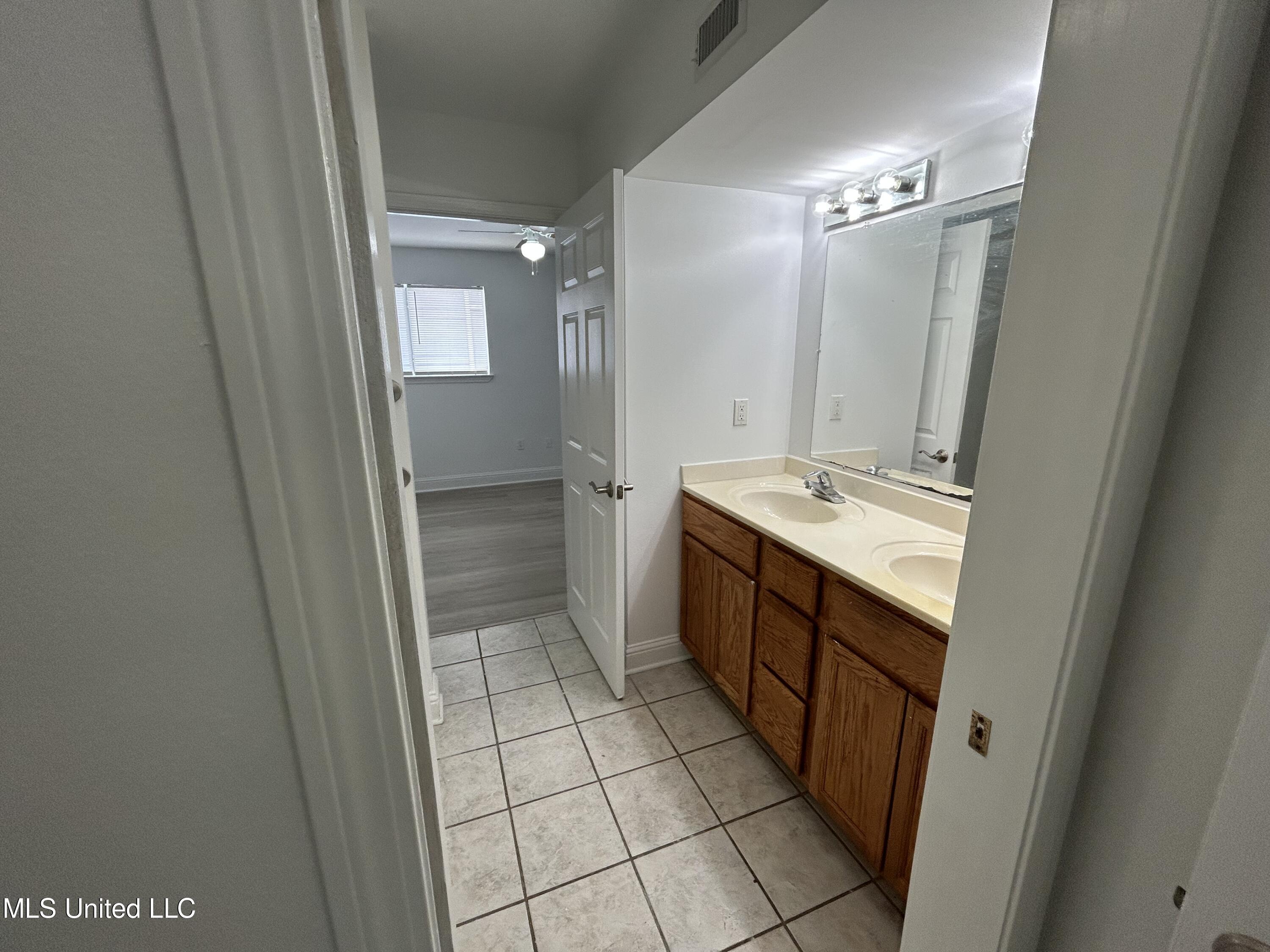 1664 Beach Boulevard, 108