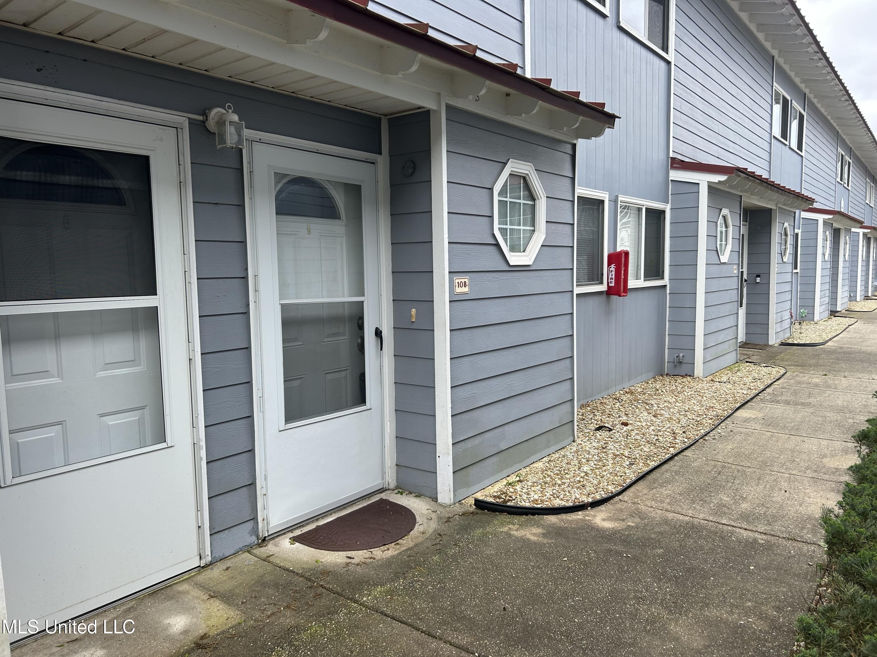 1664 Beach Boulevard, 108