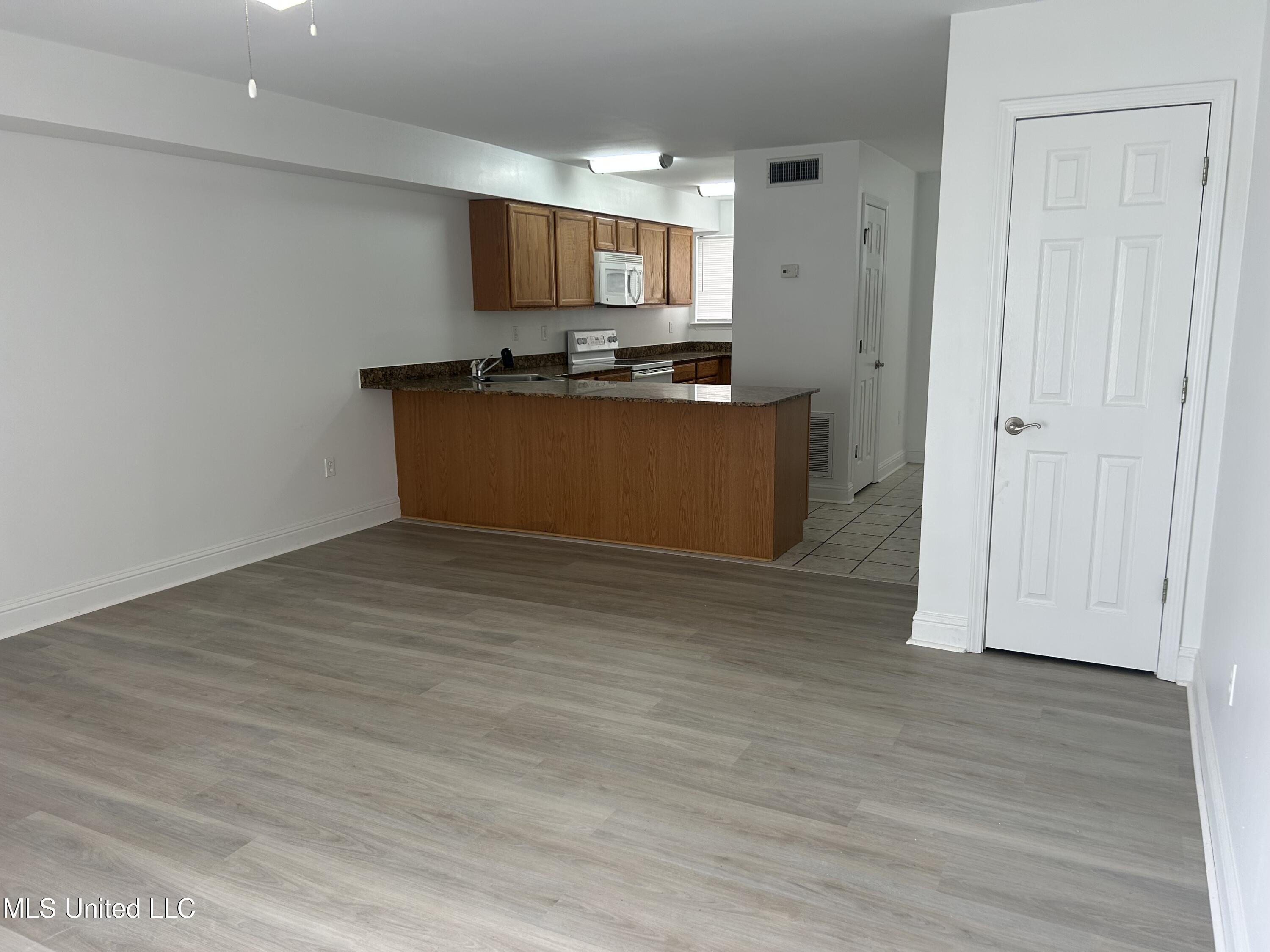 1664 Beach Boulevard, 108