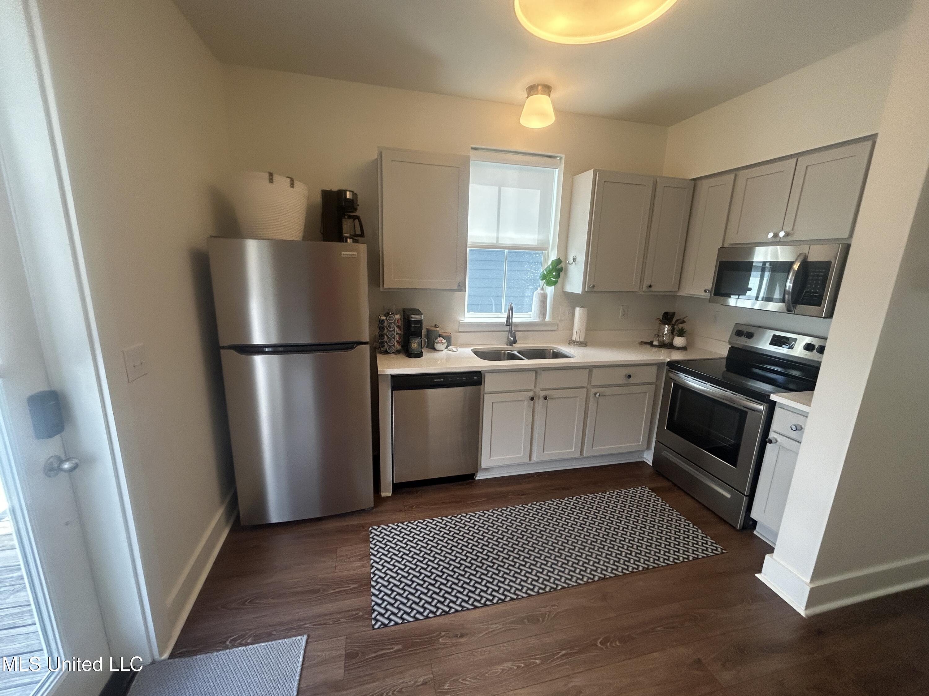 2207 Government Street, 8