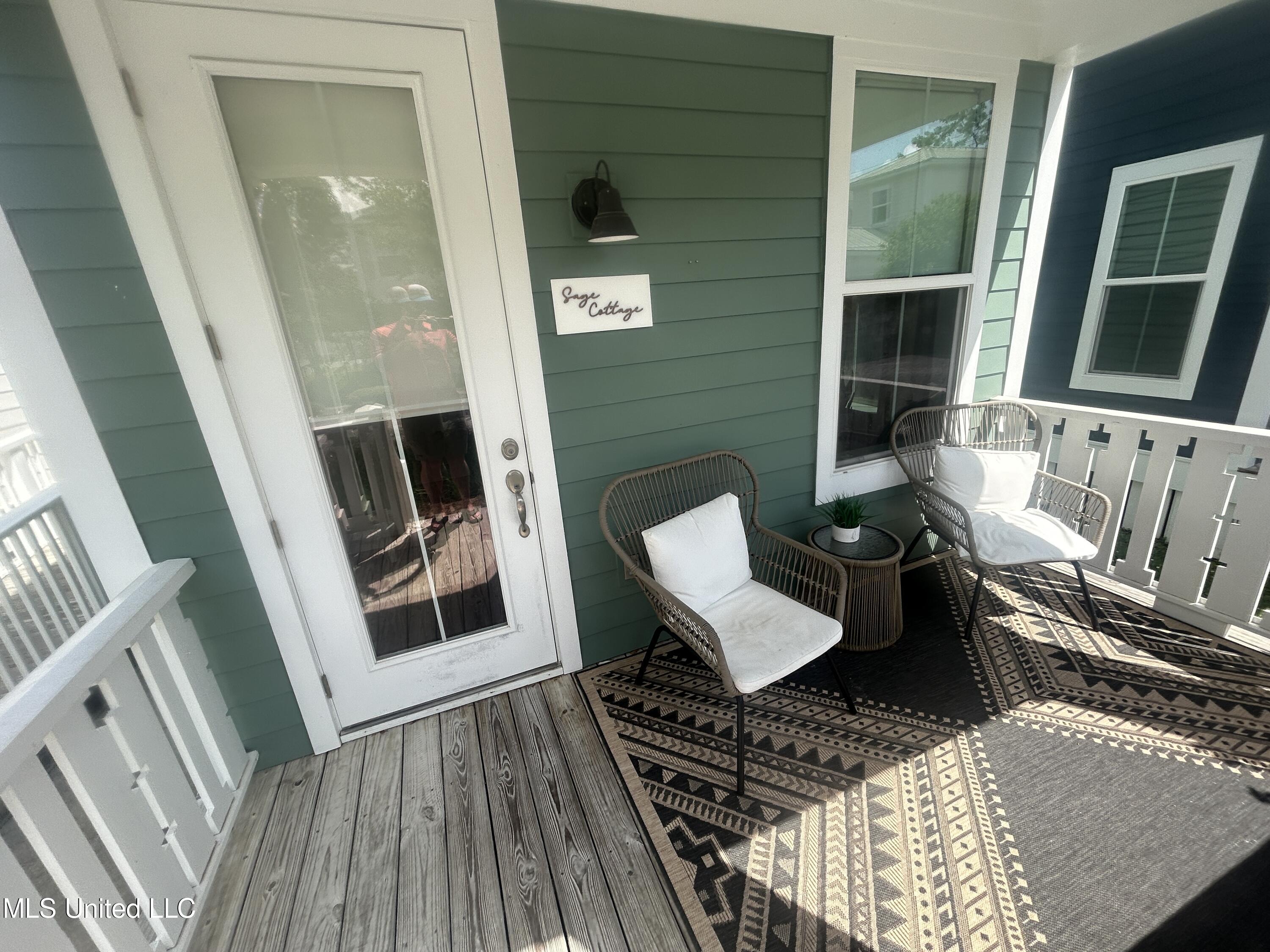 2207 Government Street, 8