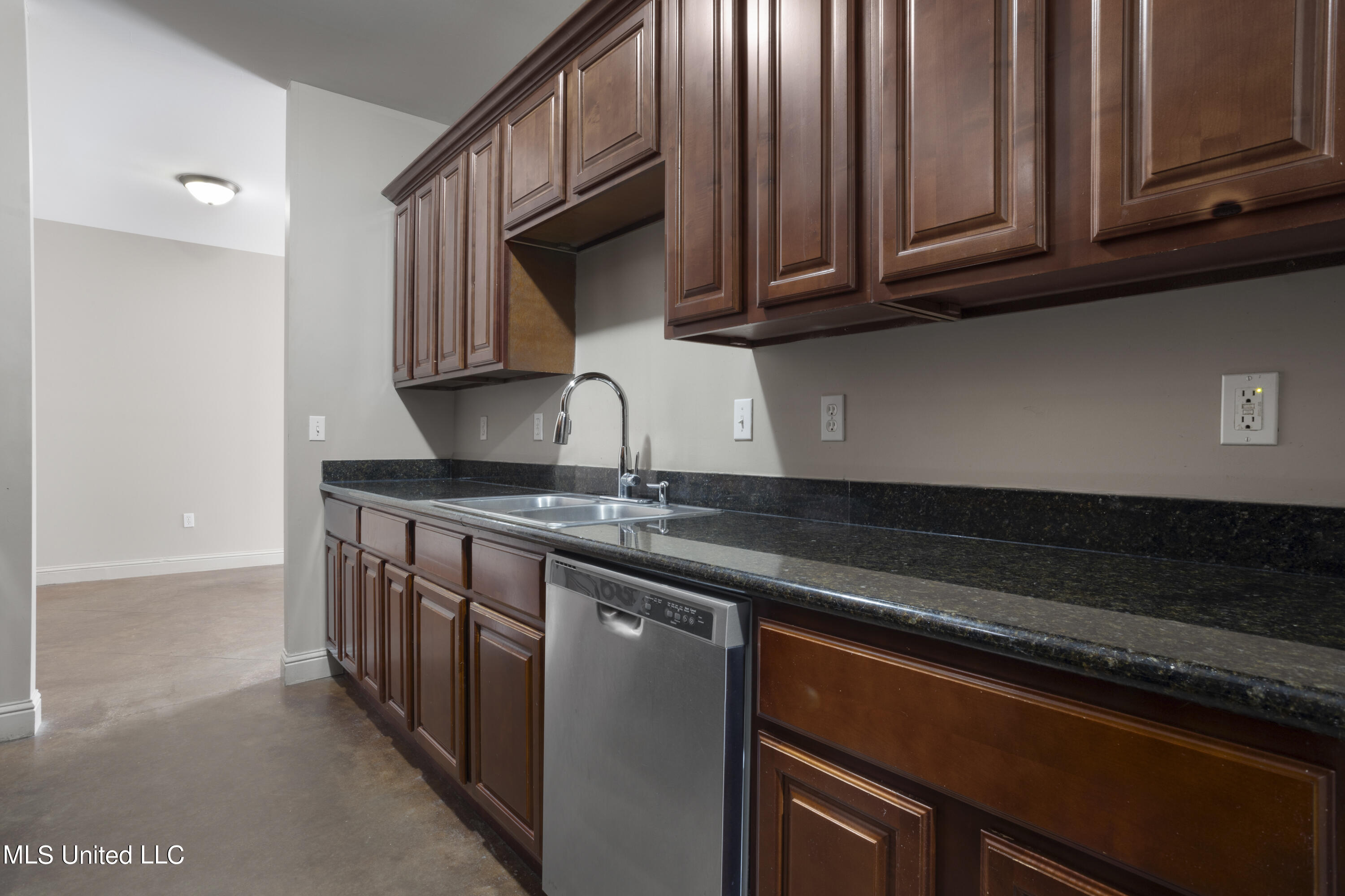 2933 Magnolia Court