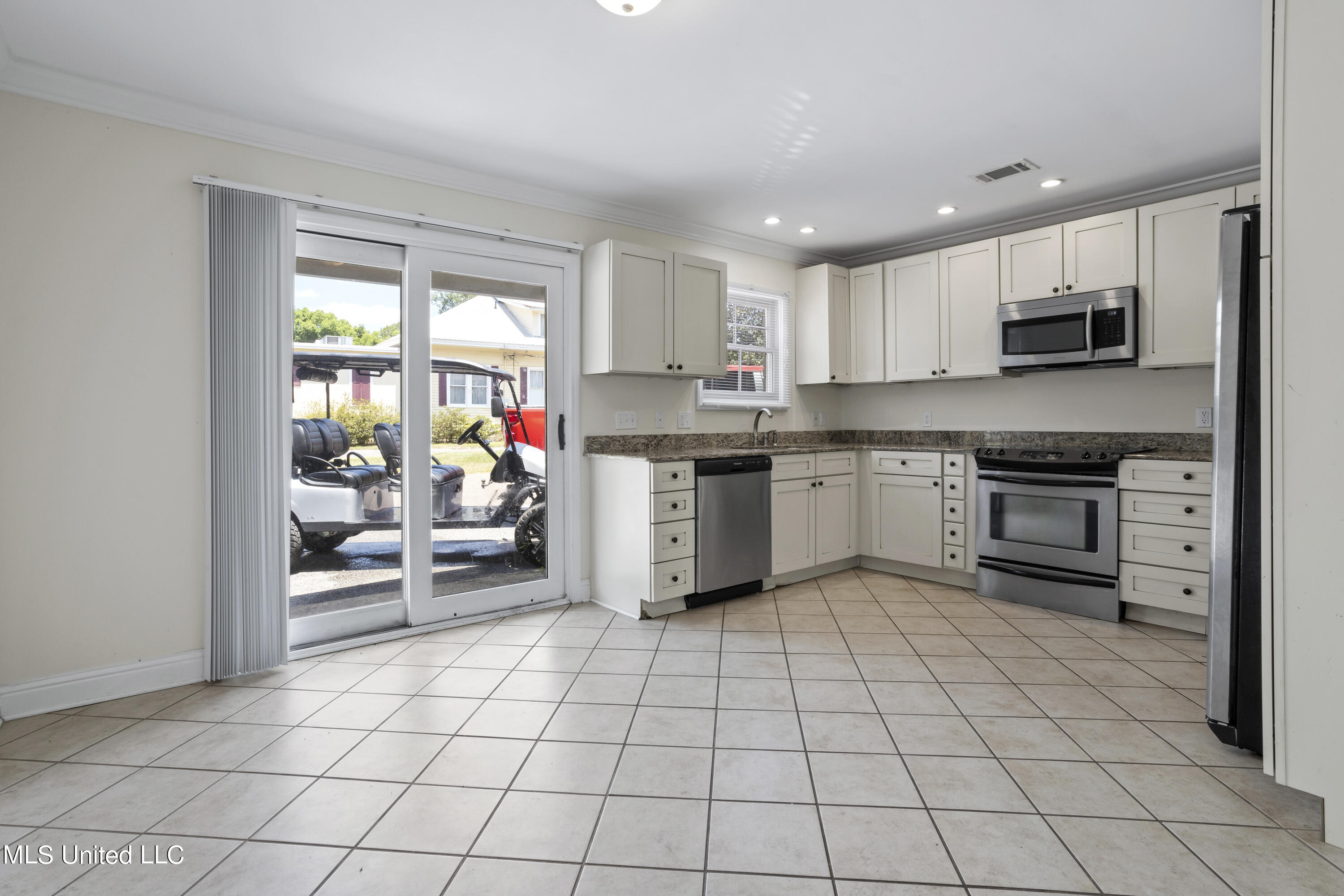 808 Desoto Street, 8