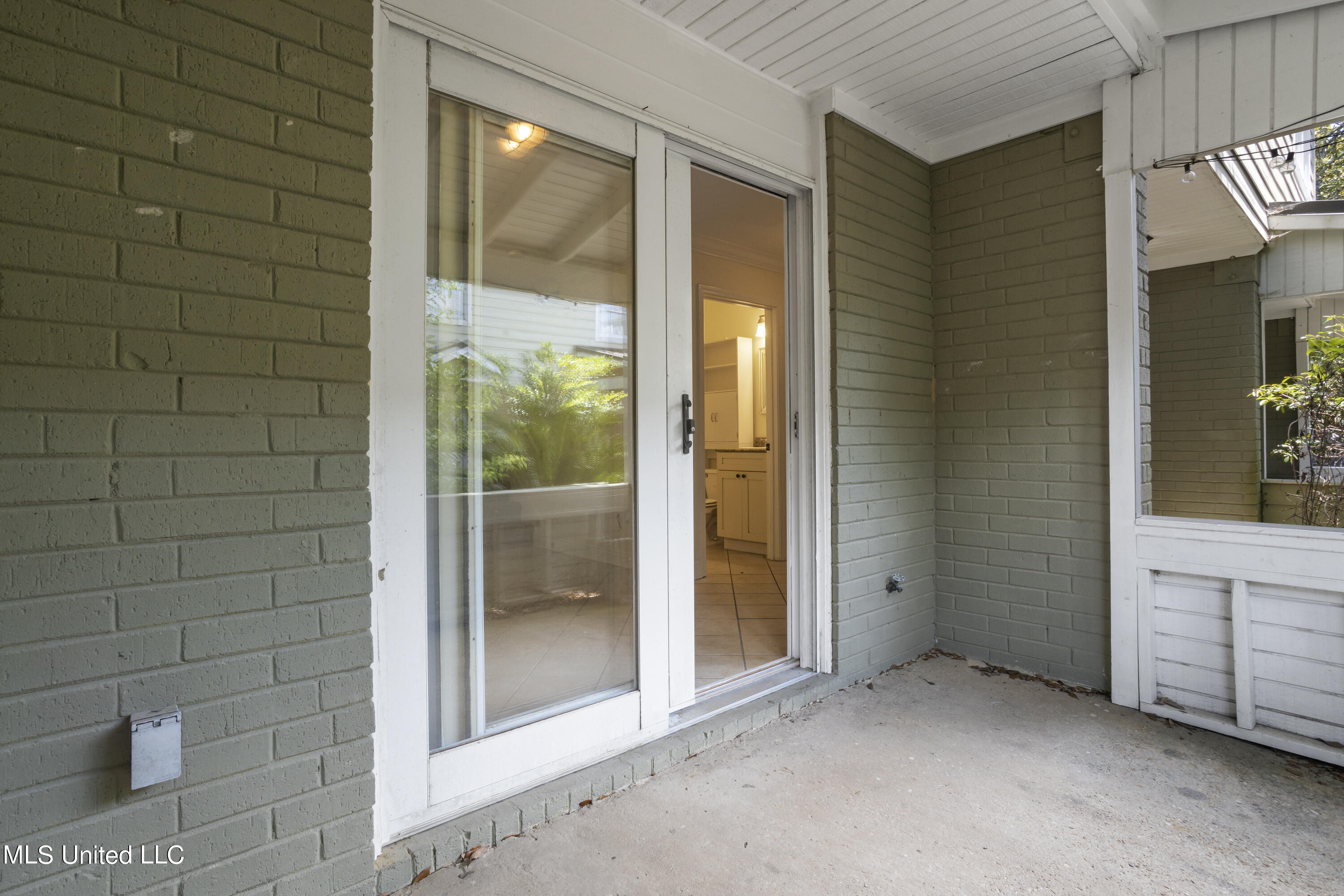 808 Desoto Street, 8