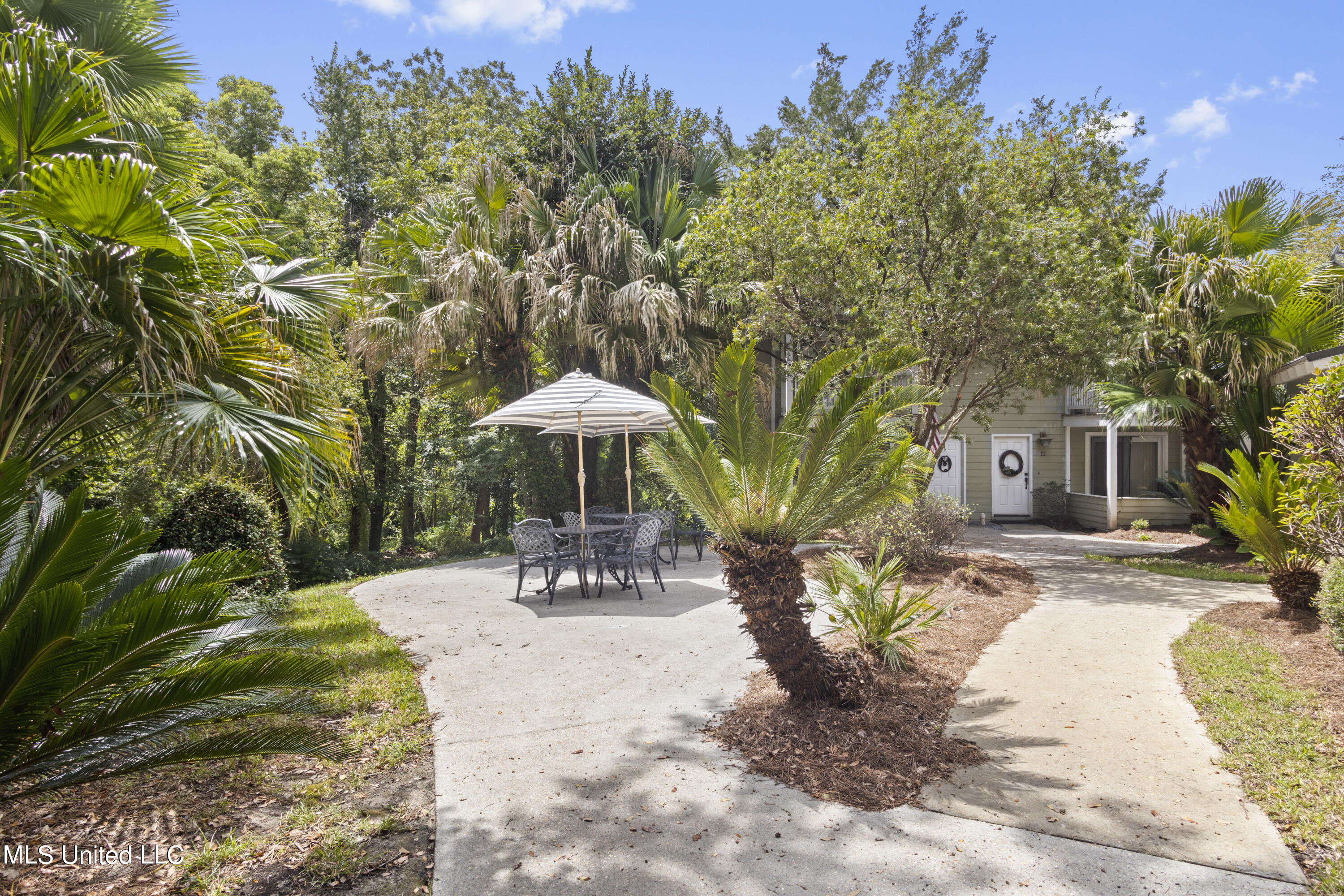 808 Desoto Street, 8