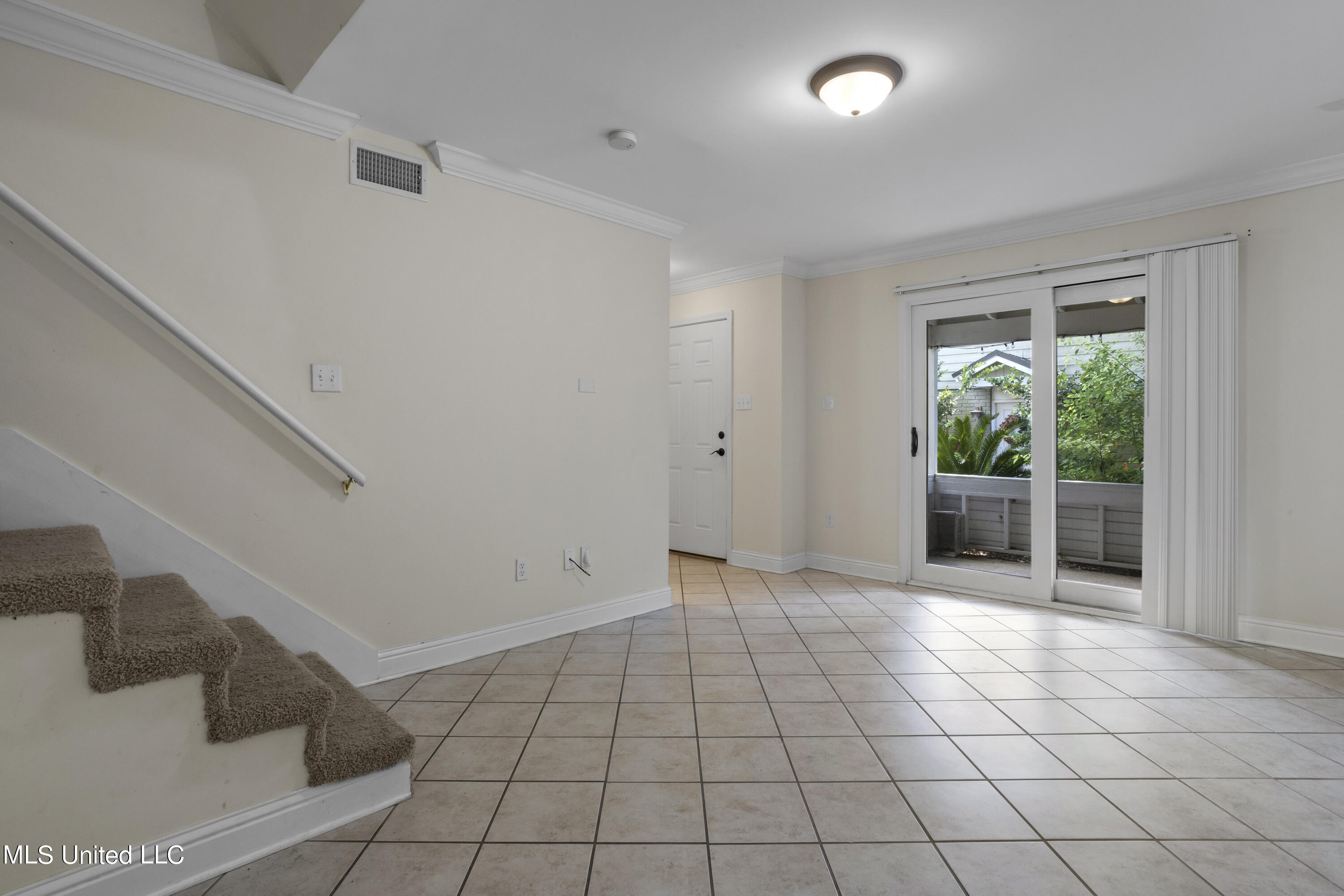 808 Desoto Street, 8