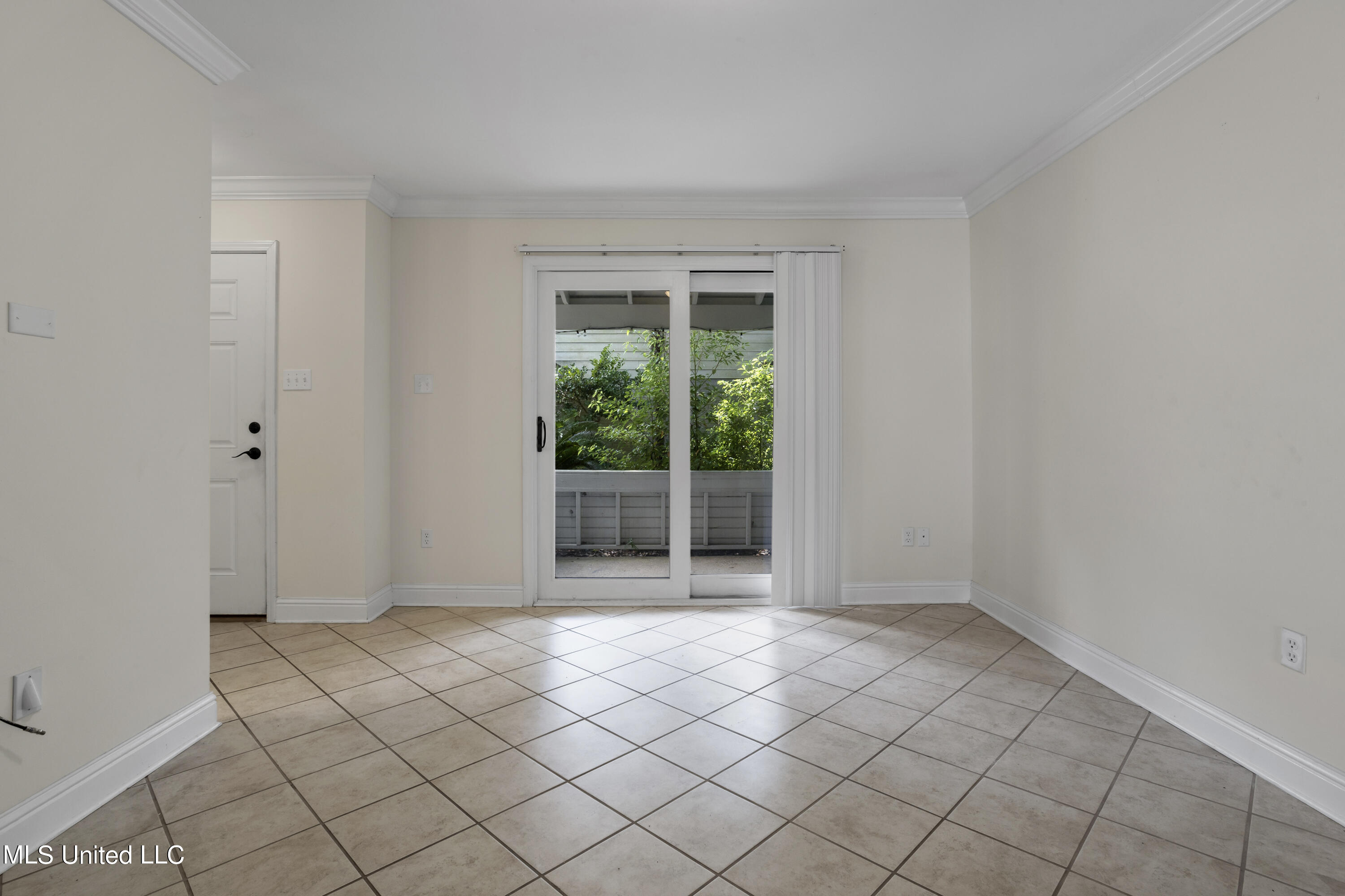 808 Desoto Street, 8