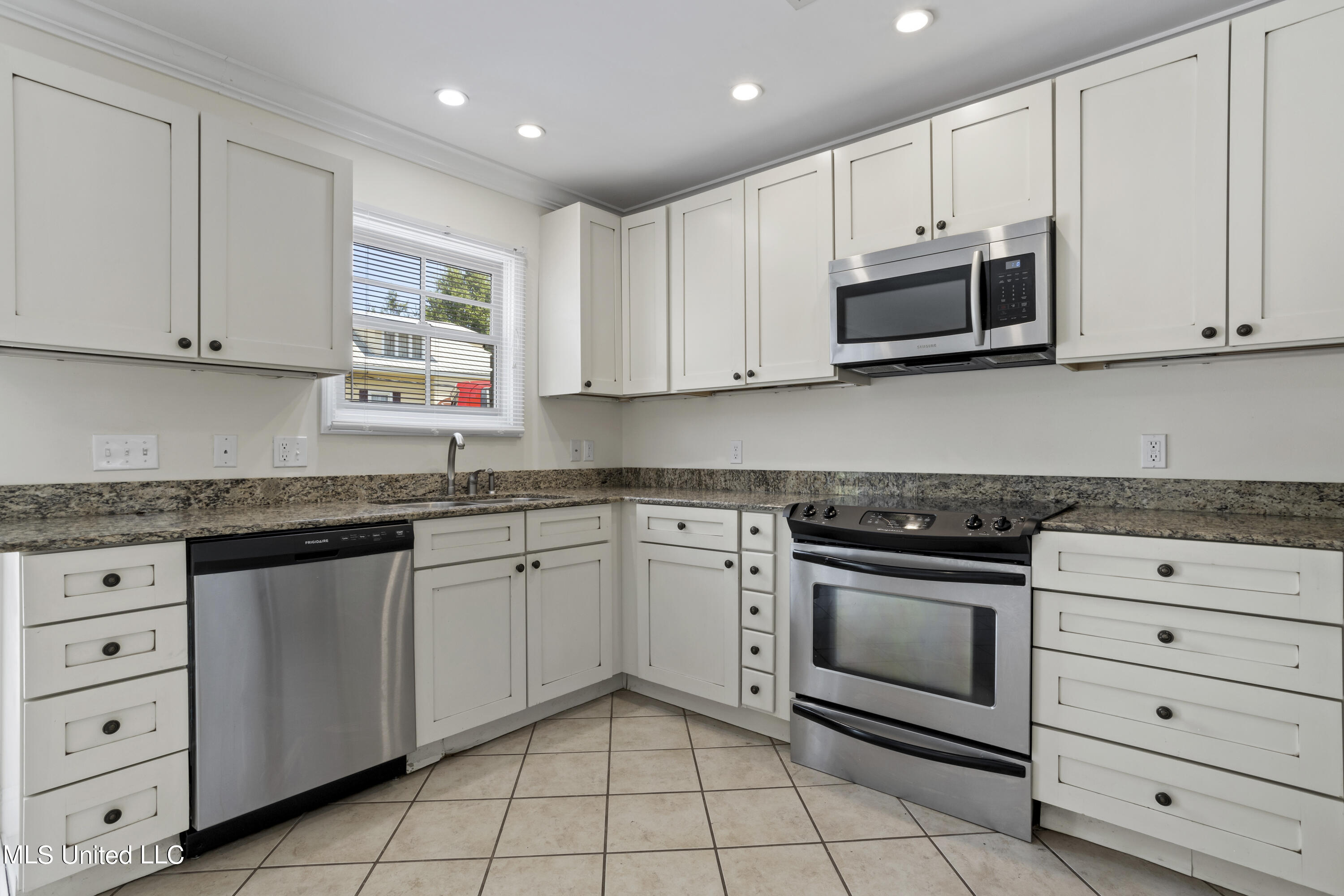 808 Desoto Street, 8