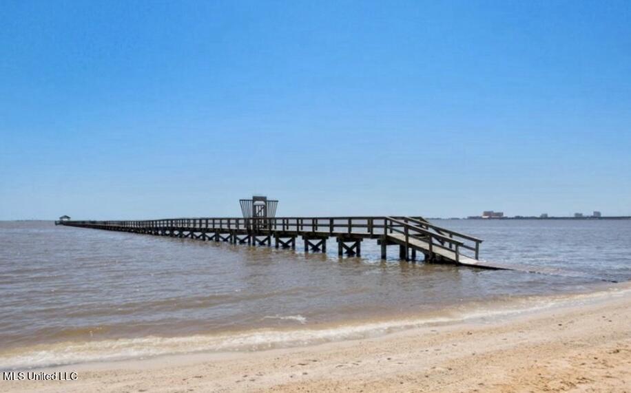 527 Front Beach Drive, 19
